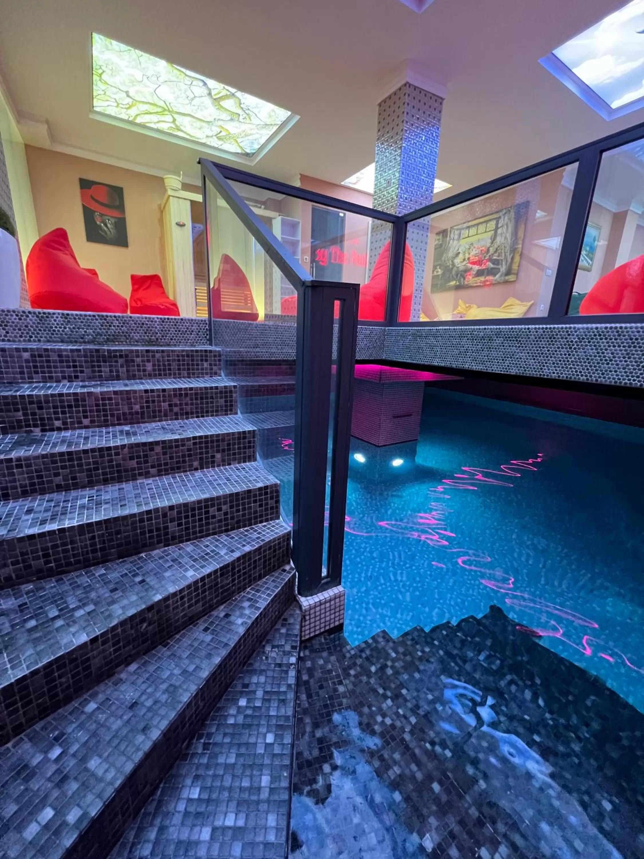 Swimming pool in Hotel Sara & SPA