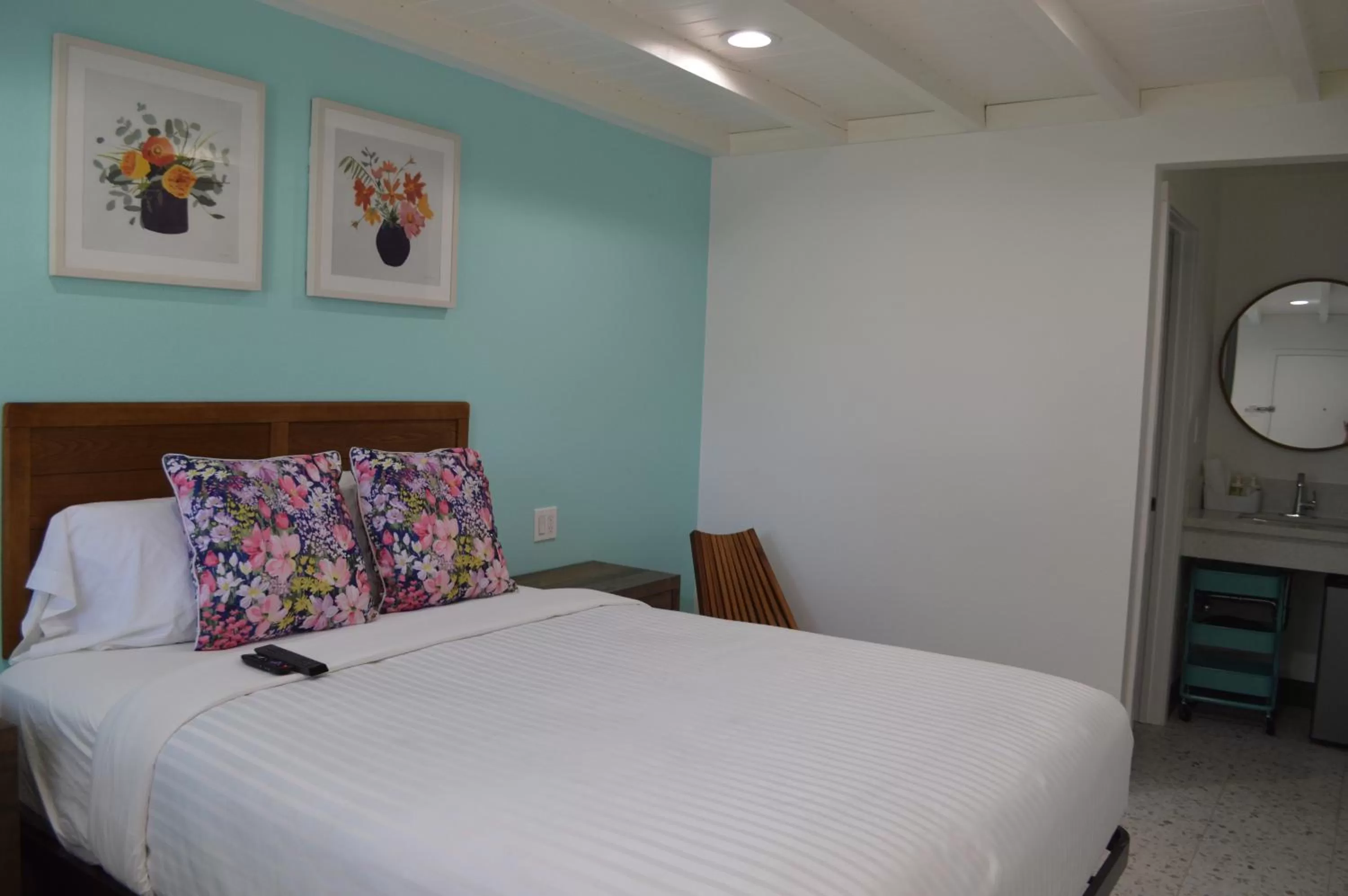 Bed in Calafia Inn San Clemente Newly renovated