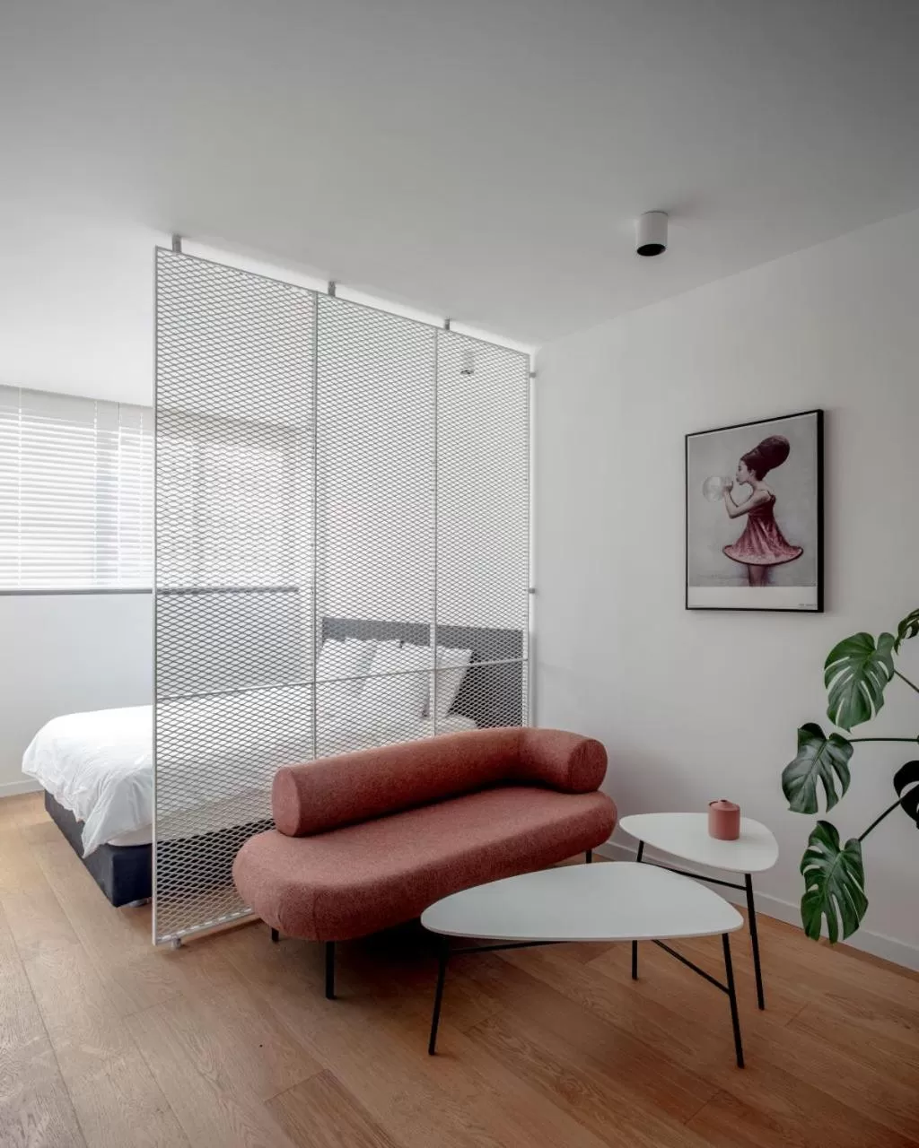 Living room, Bed in DeBlox living - Ben Avigdor Apartments