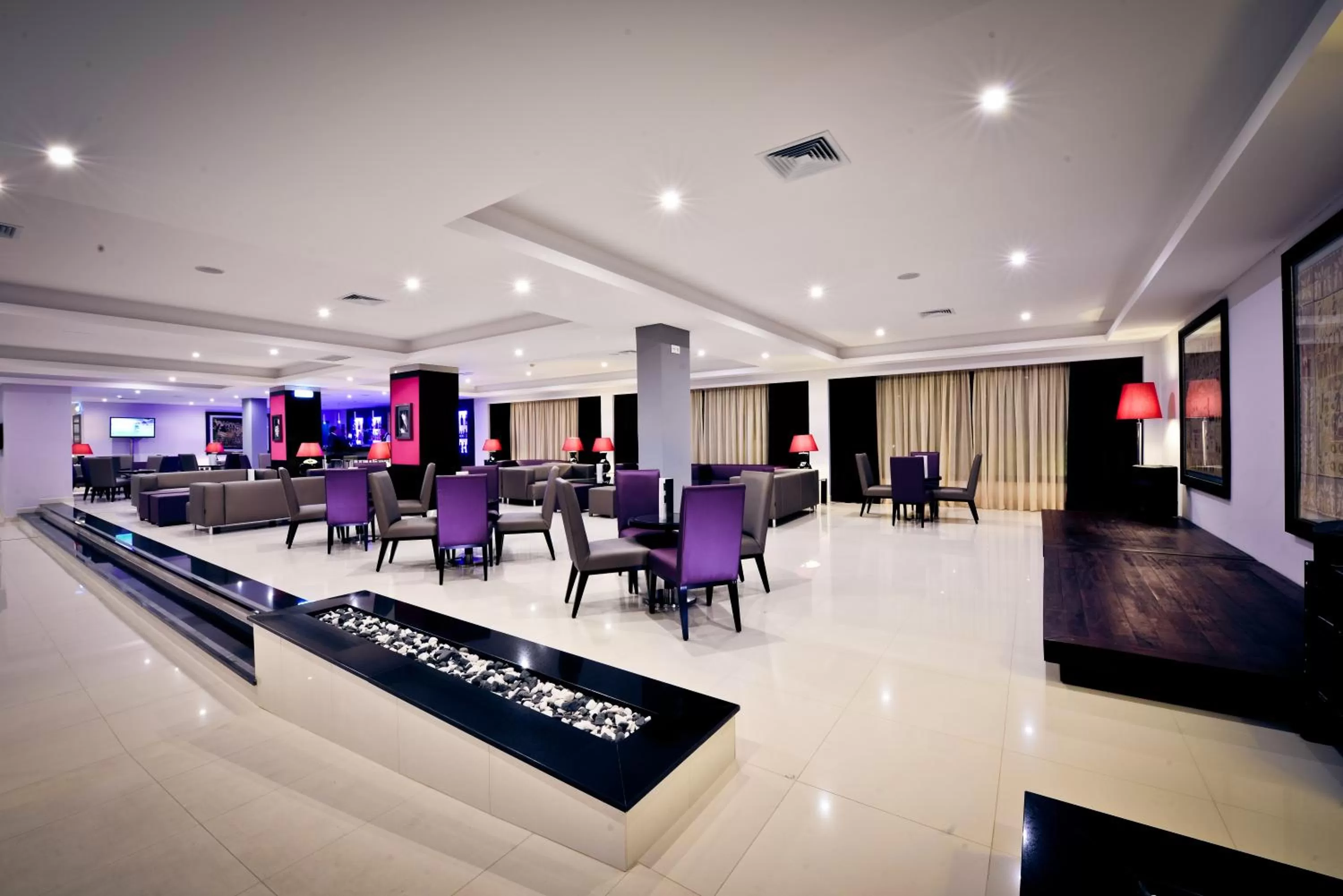 Communal lounge/ TV room in Vila Gale Atlantico