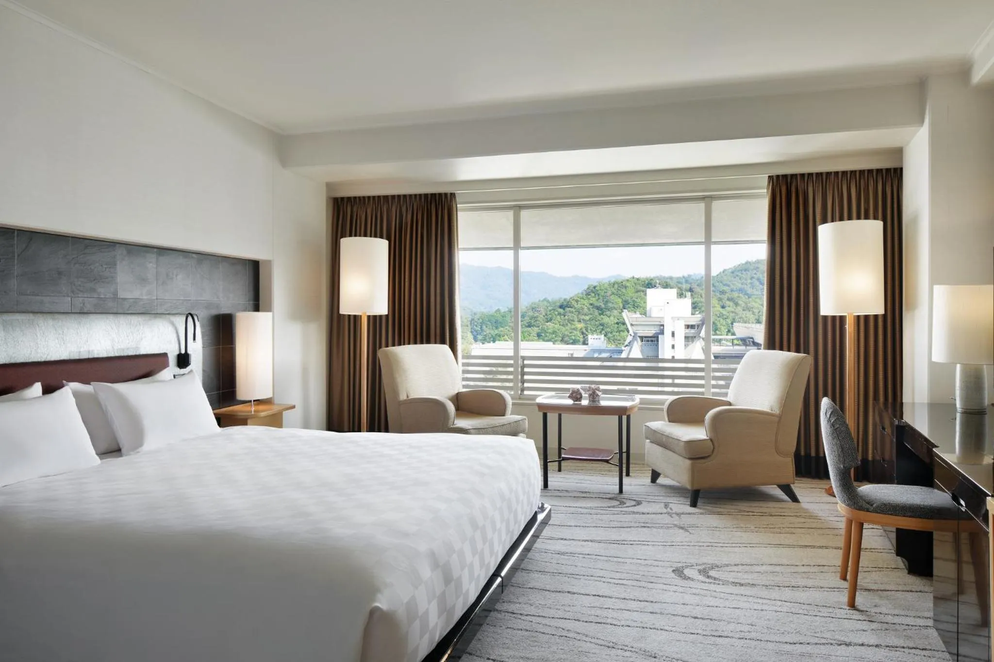 Bed in The Prince Kyoto Takaragaike, Autograph Collection