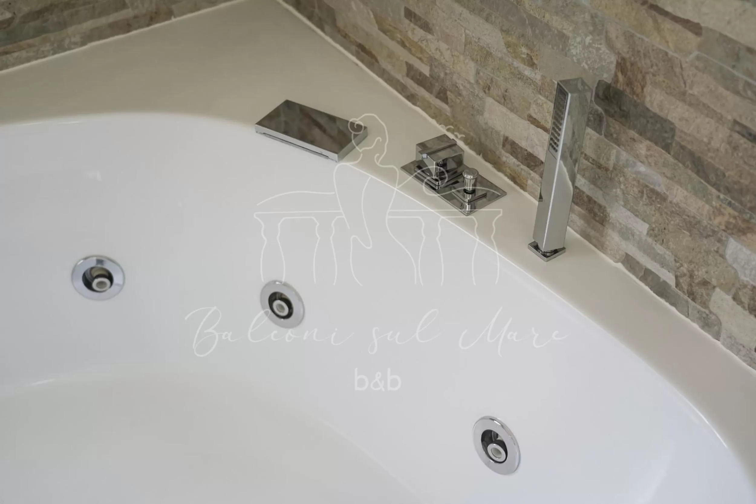 Bath in Balconi sul mare