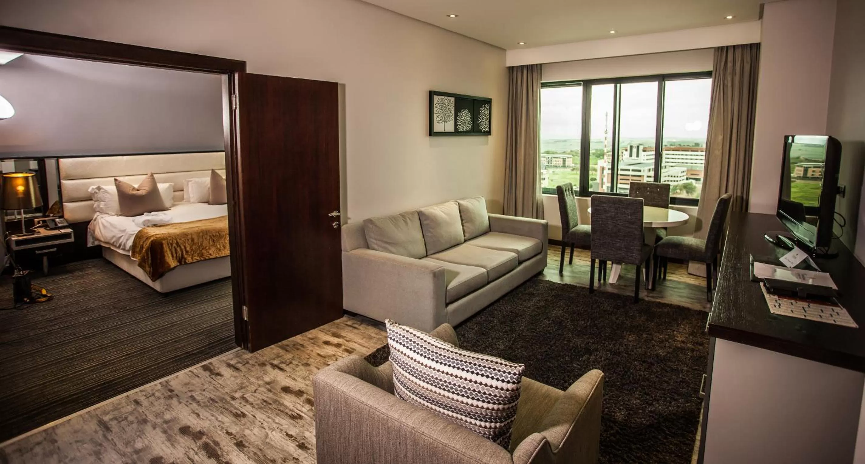 Living room, Bed in Coastlands Umhlanga Hotel and Convention Centre