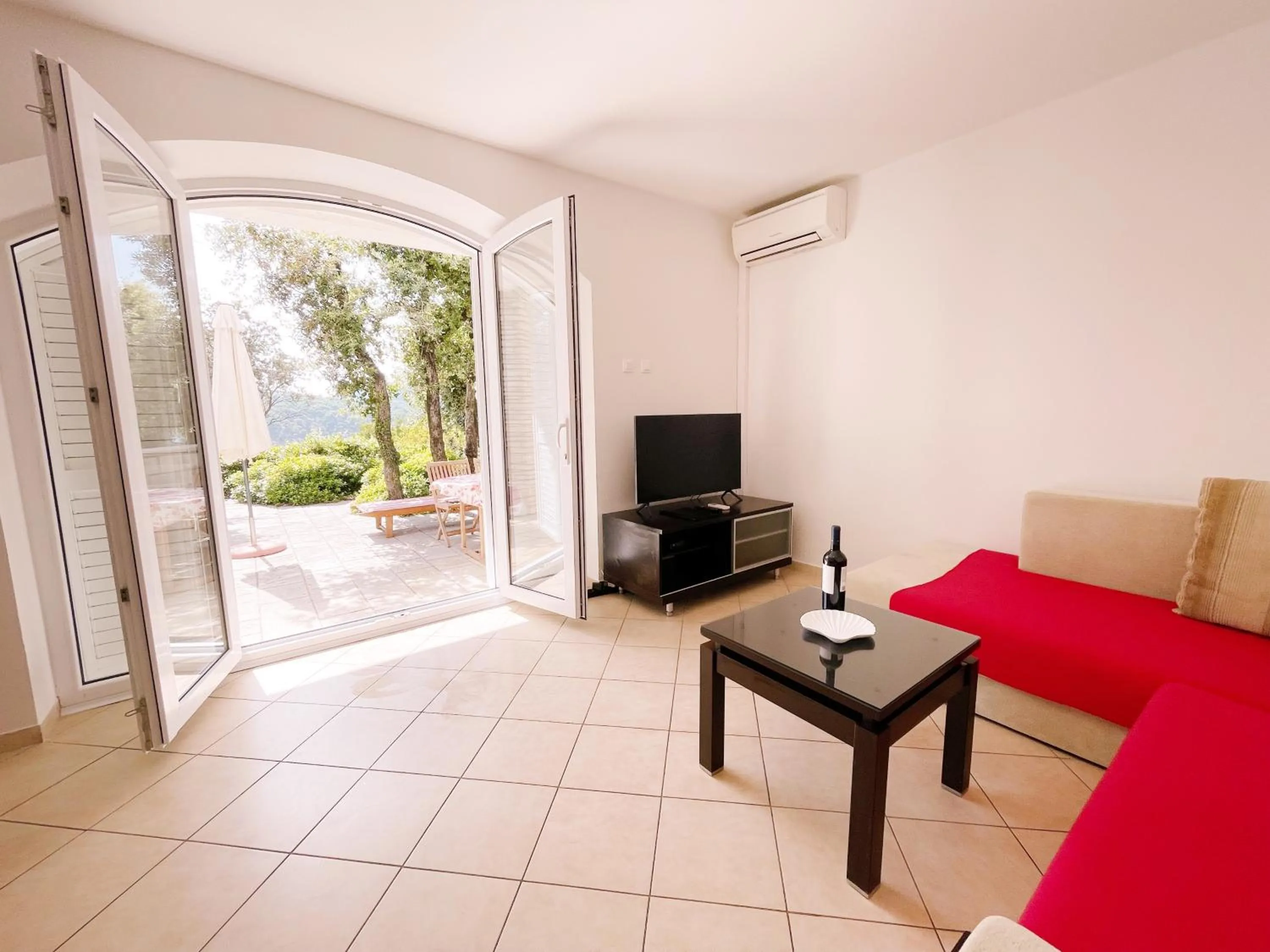 Apartments Villa Marijeta with Free Parking