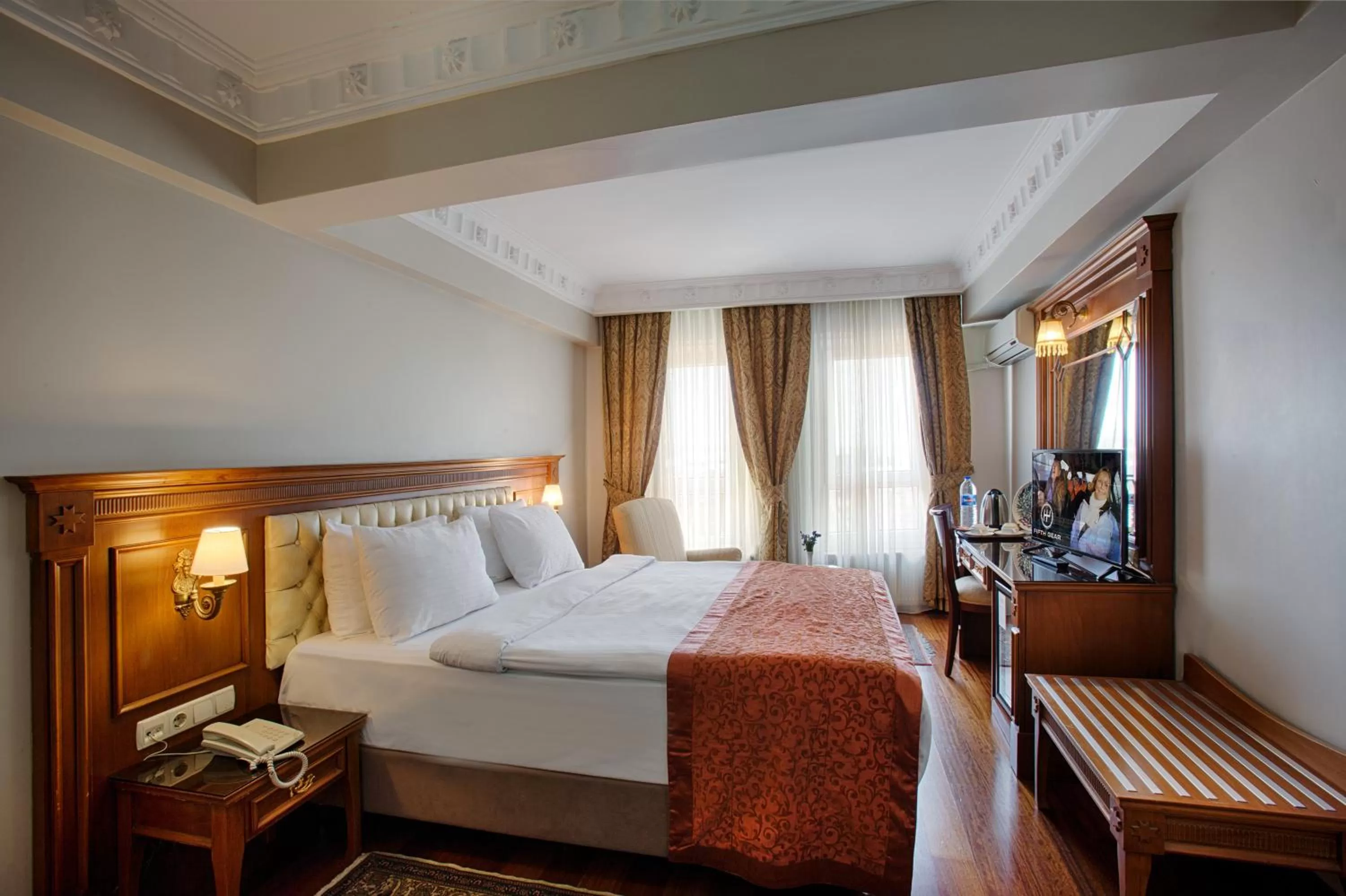 Photo of the whole room, Bed in Hotel Sumengen