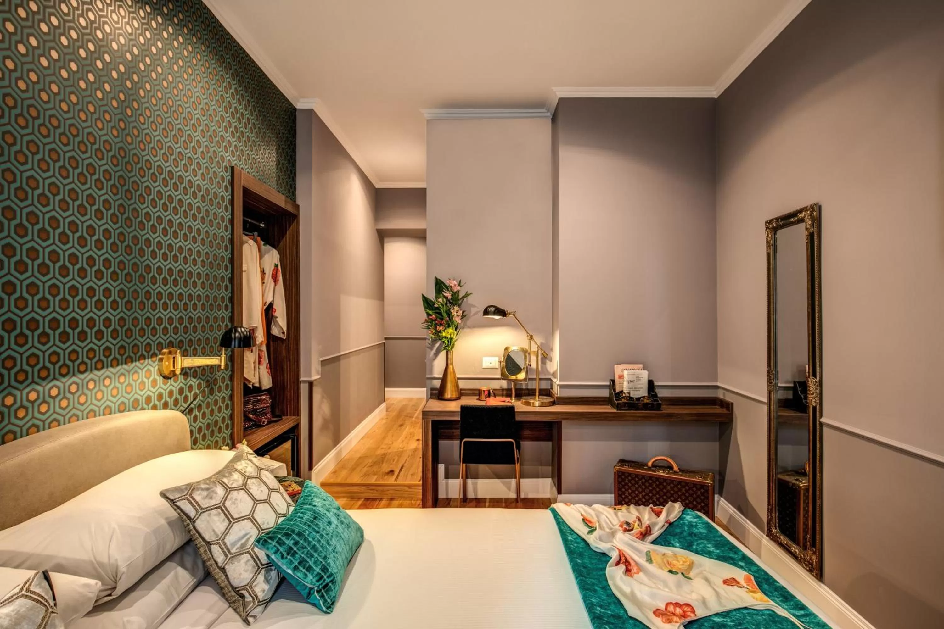 Bed in Tree Charme Parliament Boutique Hotel