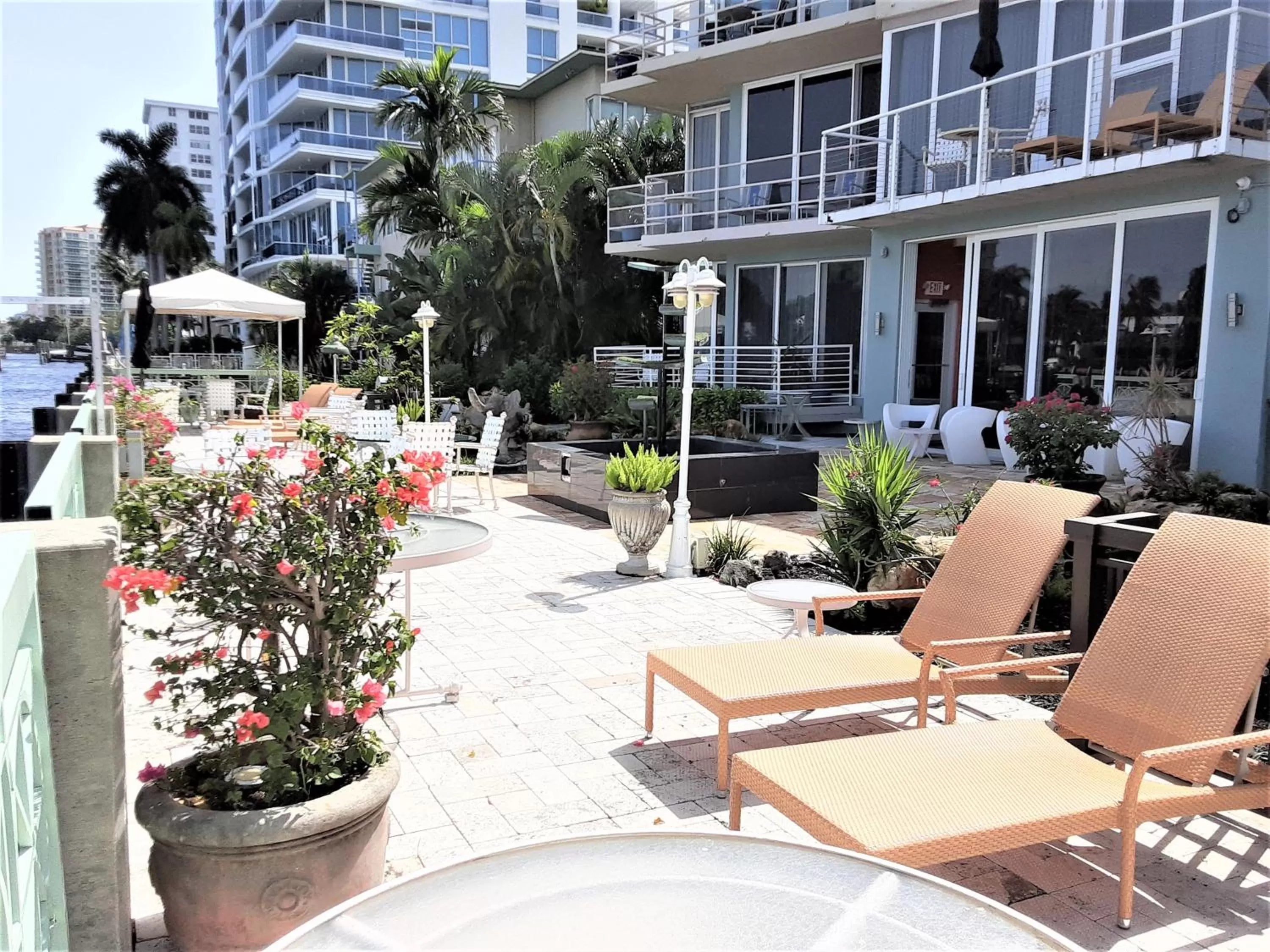 Property building in Manhattan Tower Apartment Hotel