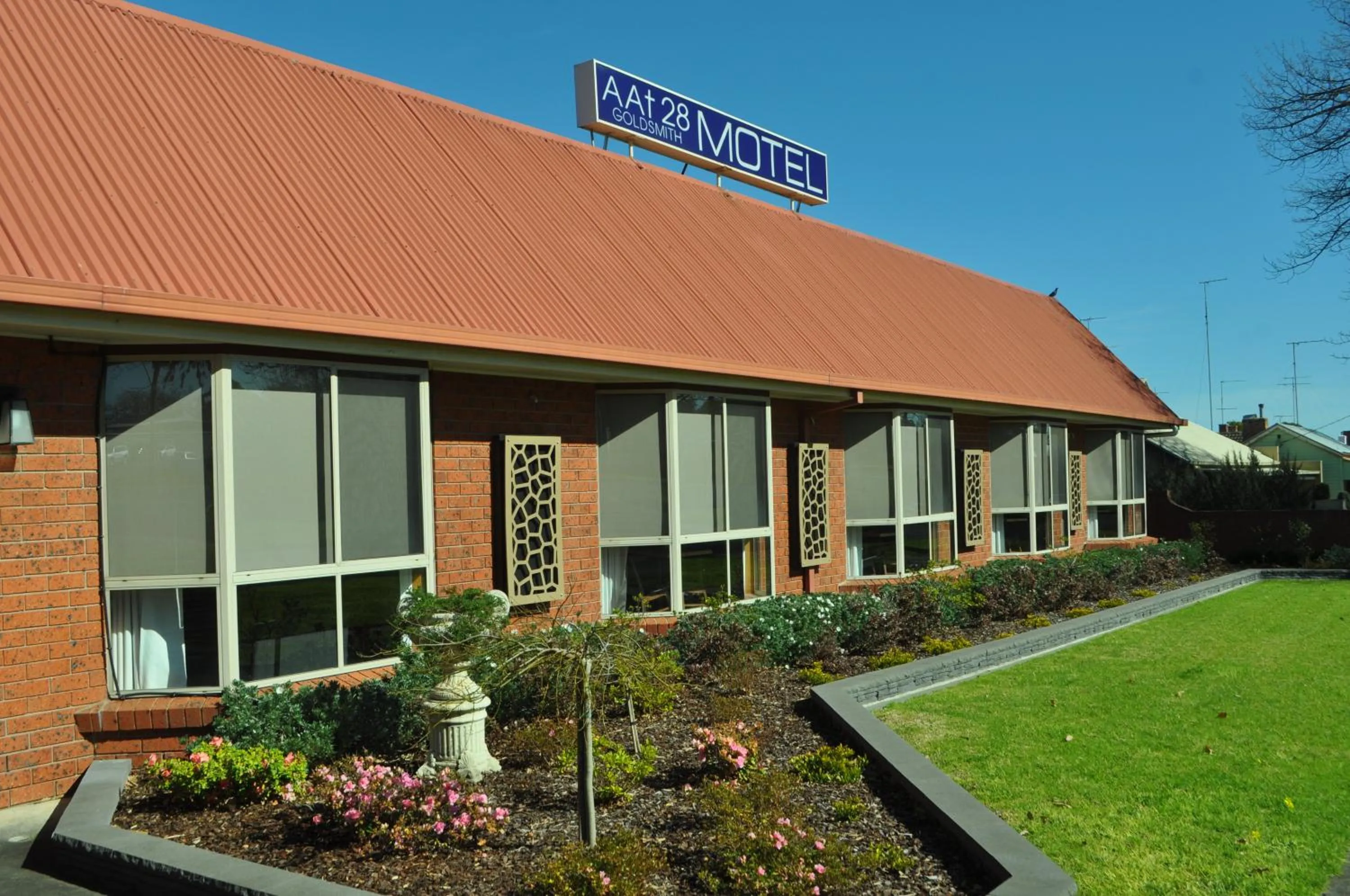 Property building in AAt 28 Goldsmith Motel