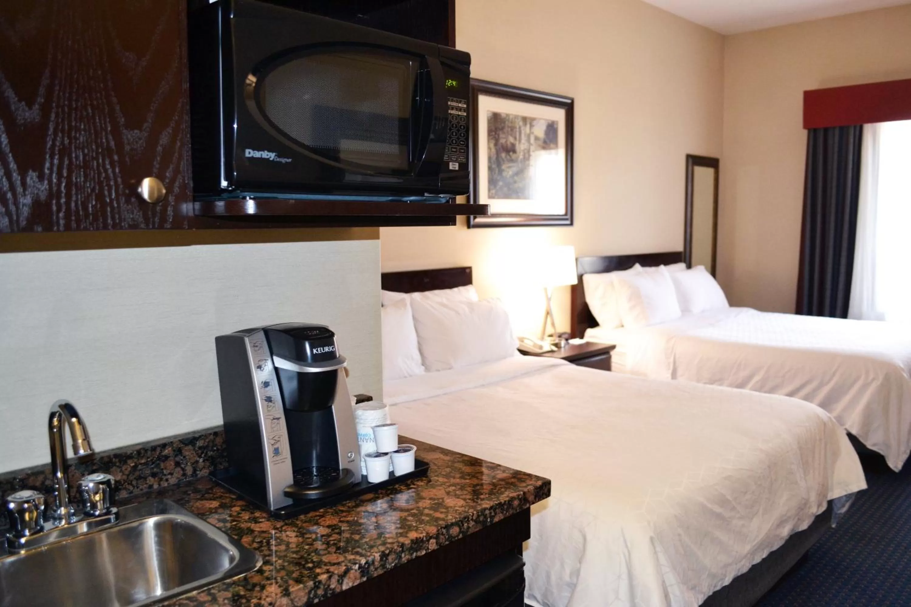 Photo of the whole room, Bed in Holiday Inn Express Hotel & Suites Edson by IHG