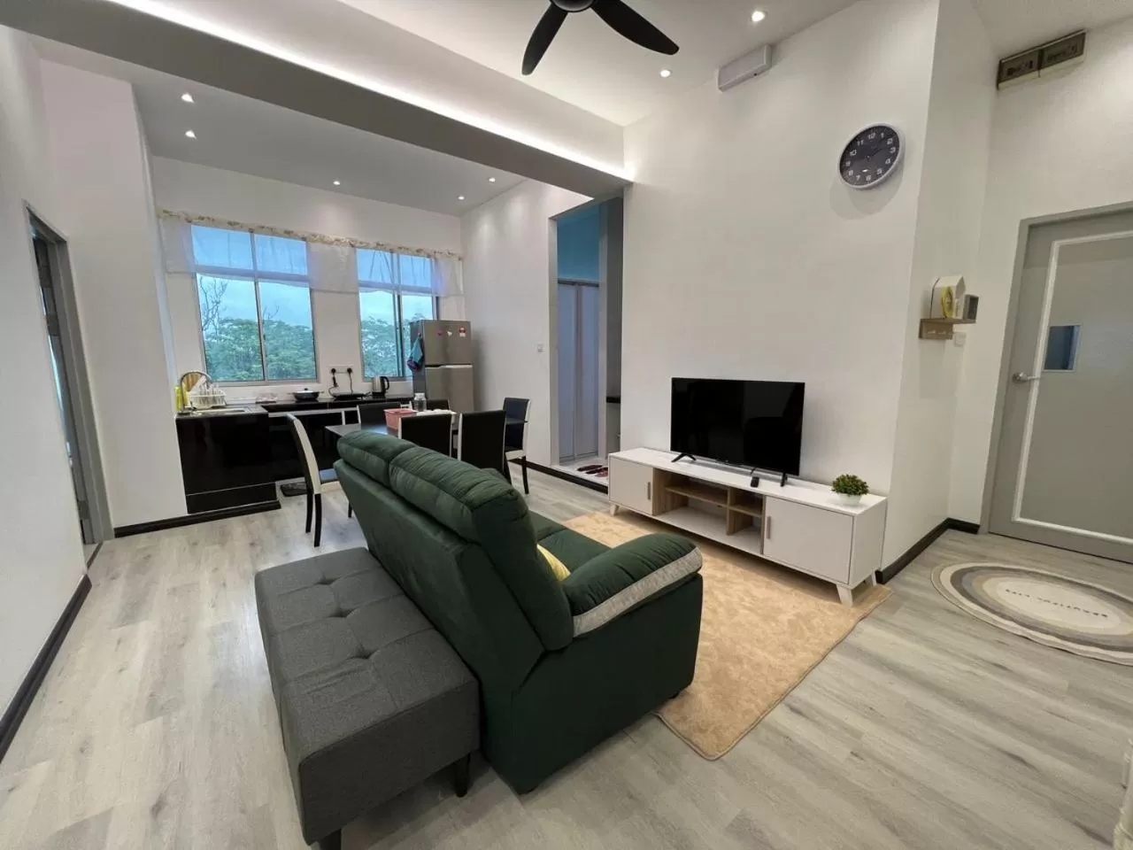 TV and multimedia in One Point Inn King Centre