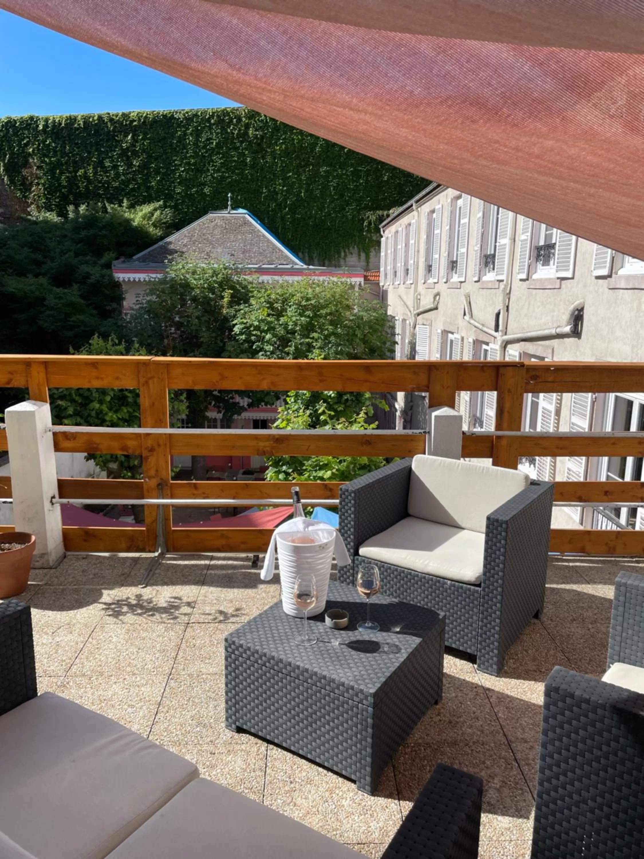 Patio, Balcony/Terrace in Hôtel & Restaurant Le Patio VICHY