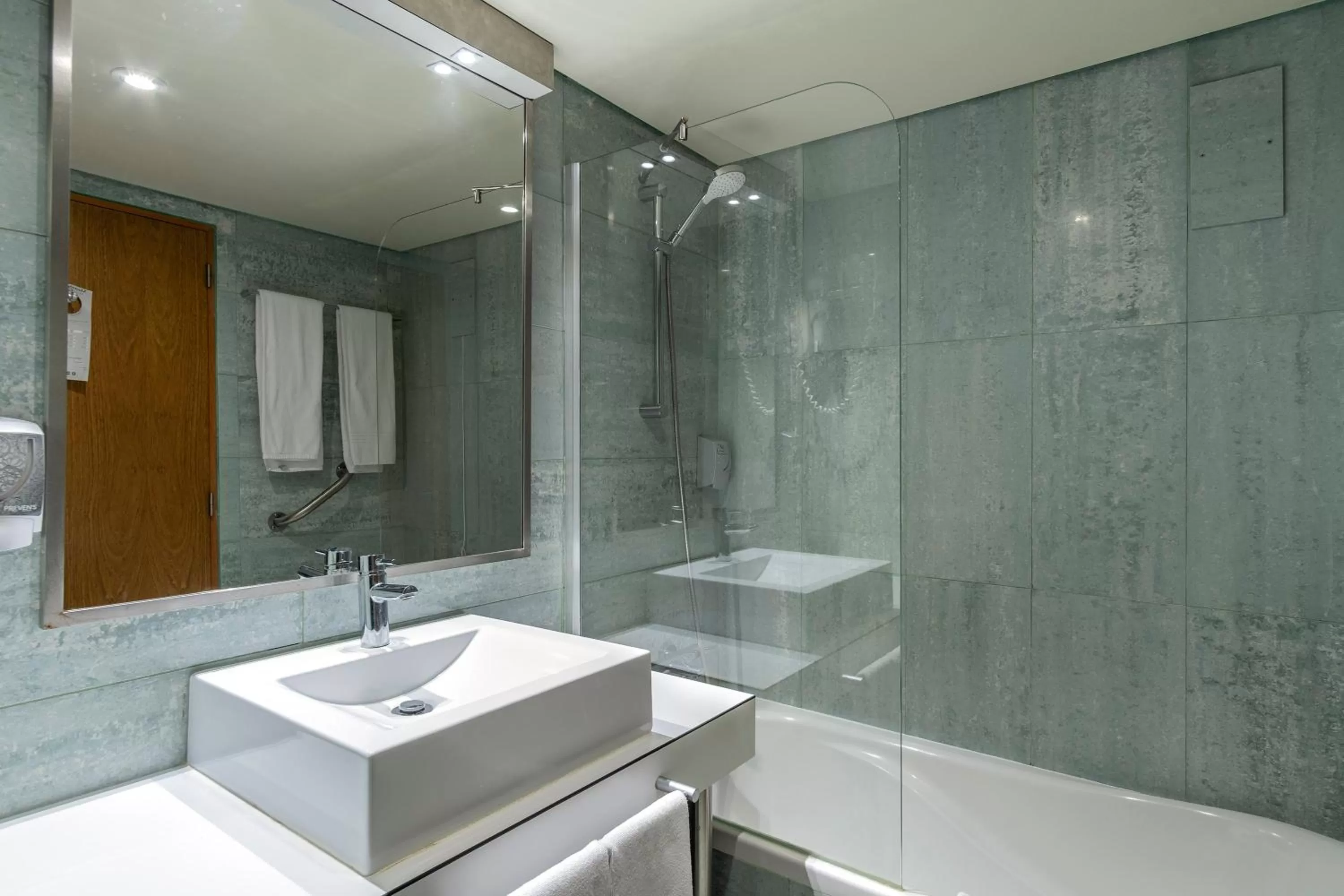 Shower in The Azoriani Boutique, Ascend Hotel Collection