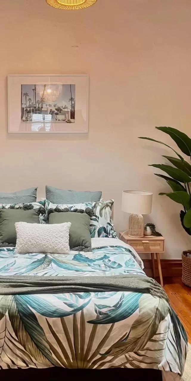 Bedroom, Bed in Seacombe House Motor Inn Port Fairy