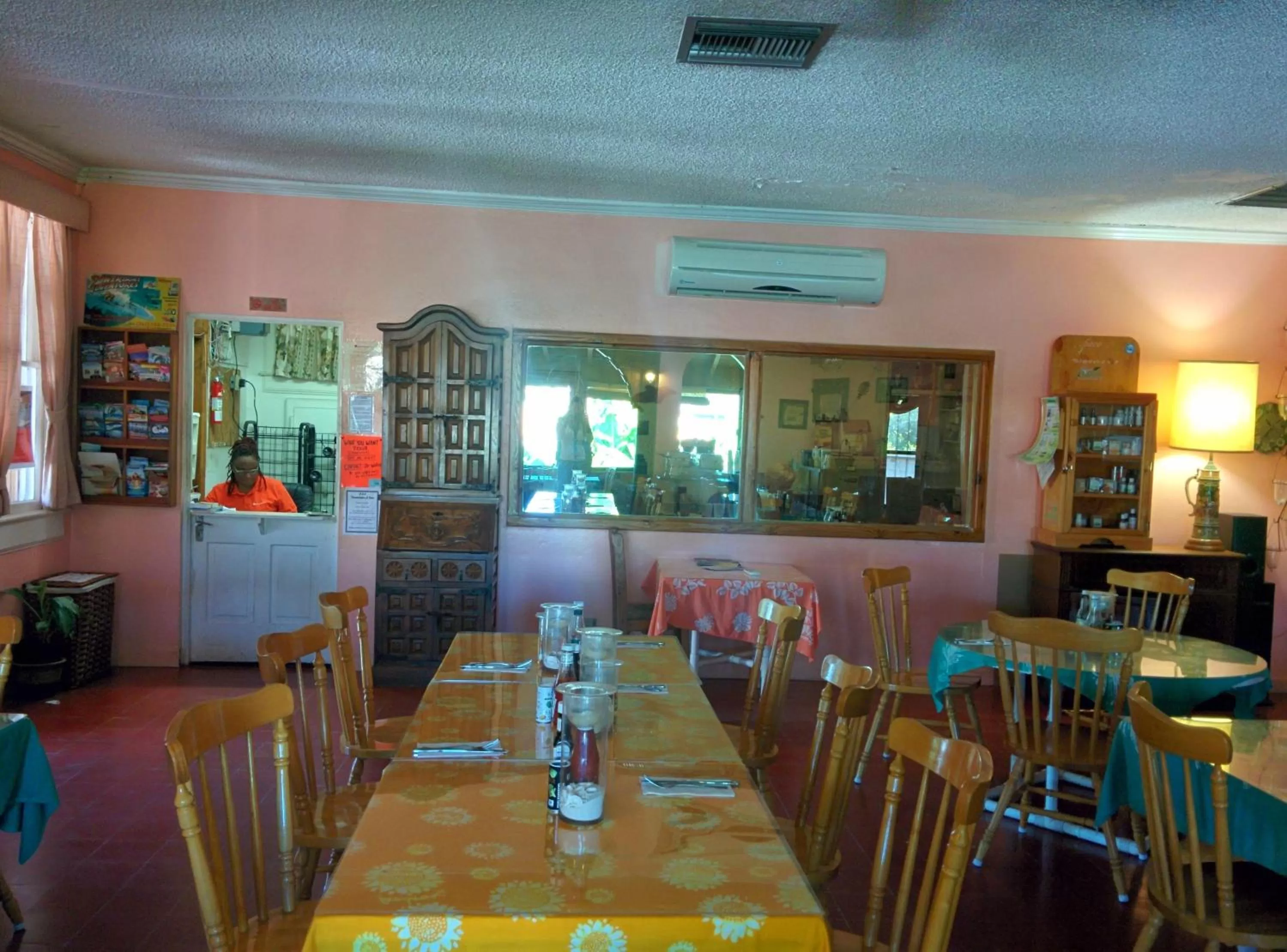 Restaurant/places to eat in Orange Hill Beach Inn