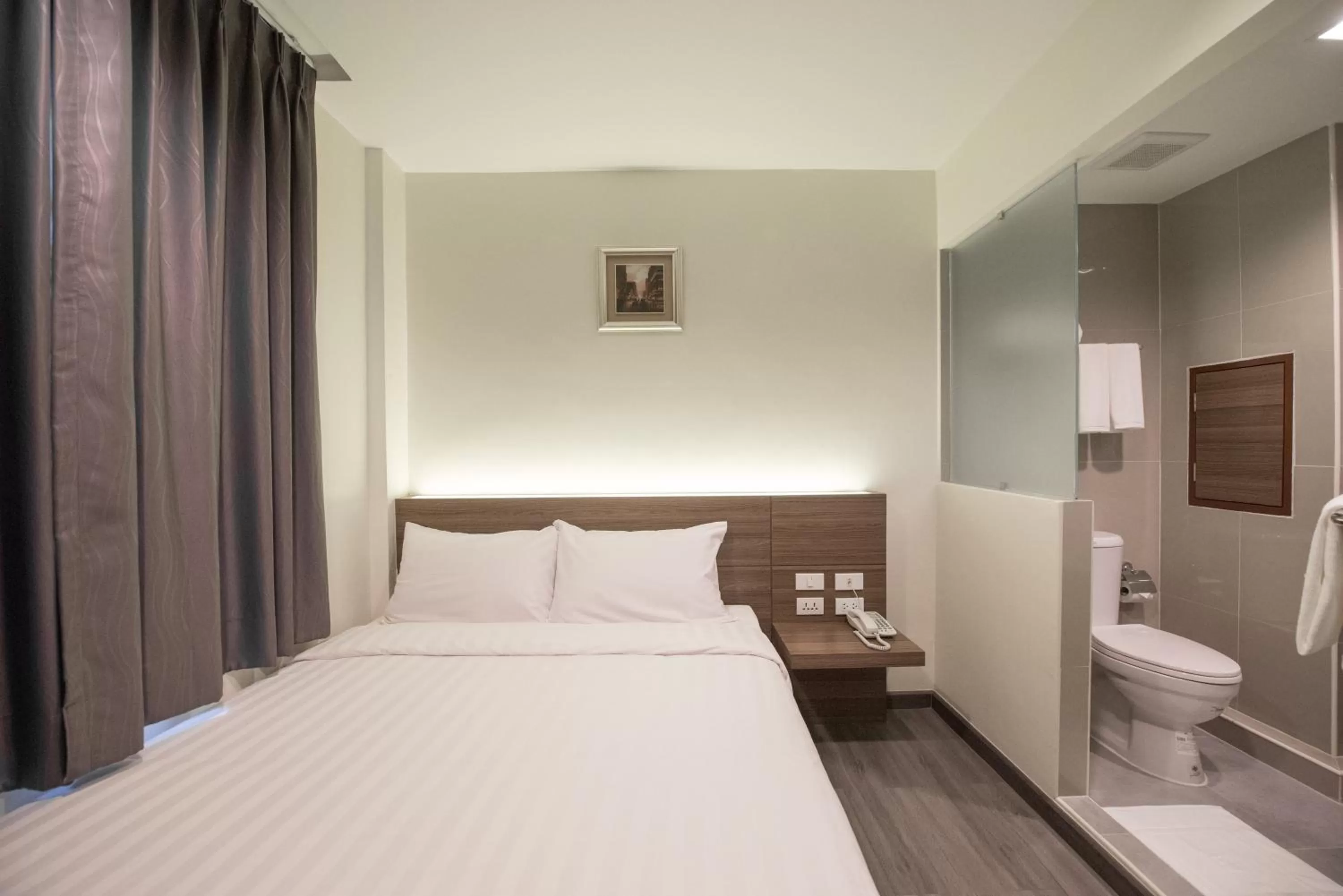 Photo of the whole room, Bed in Sovereign Group Hotel at Pratunam