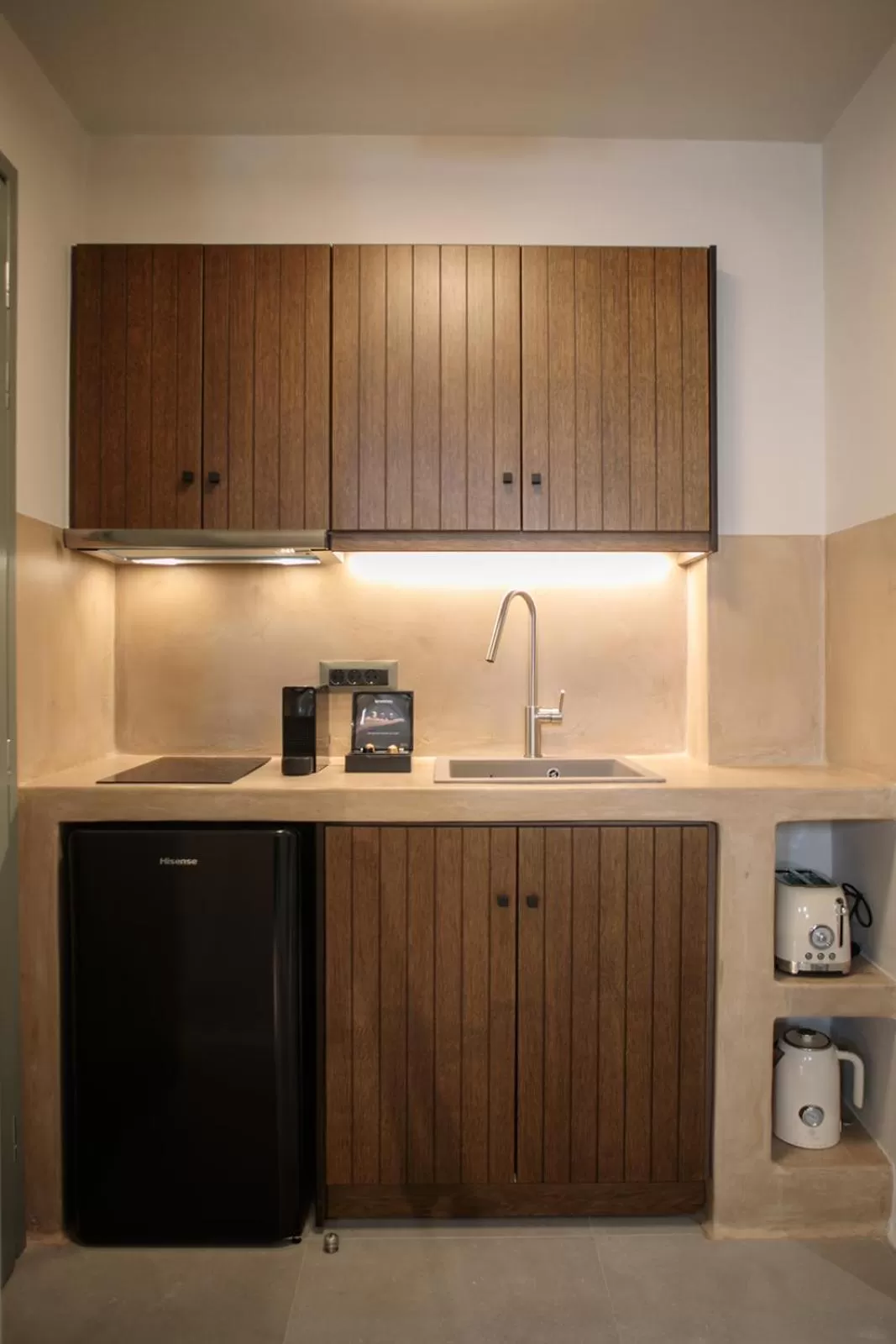 Coffee/tea facilities in "Makava Suites" Your Luxe Urban Sanctuary