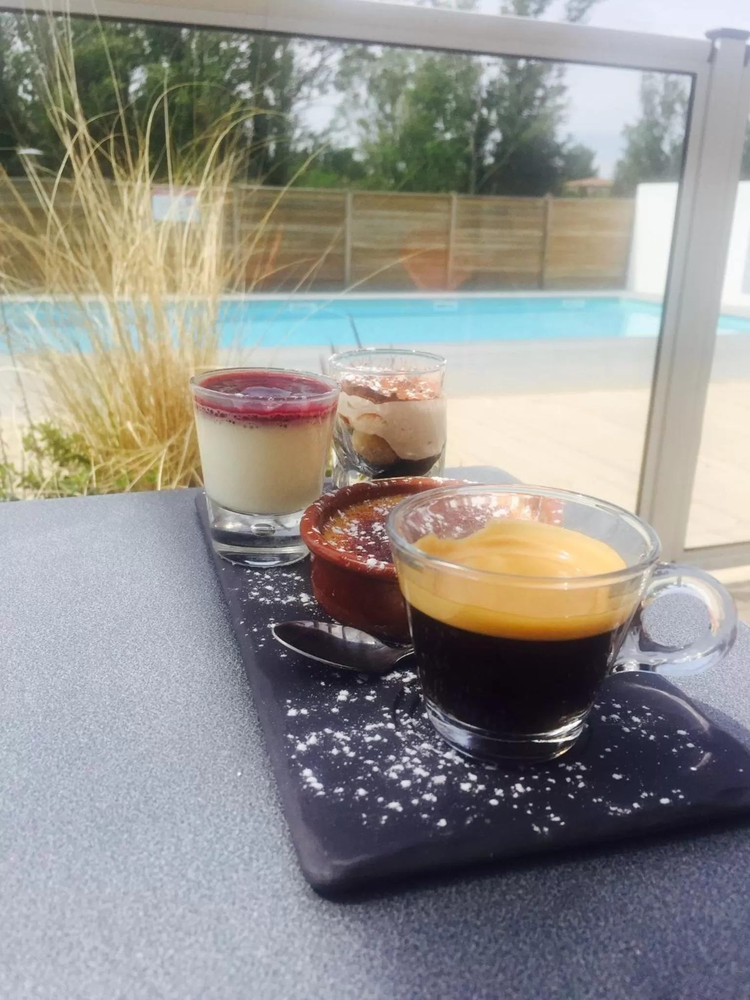 Restaurant/places to eat in Les Terrasses D'Aix - Studio avec Grande Terrasse privée