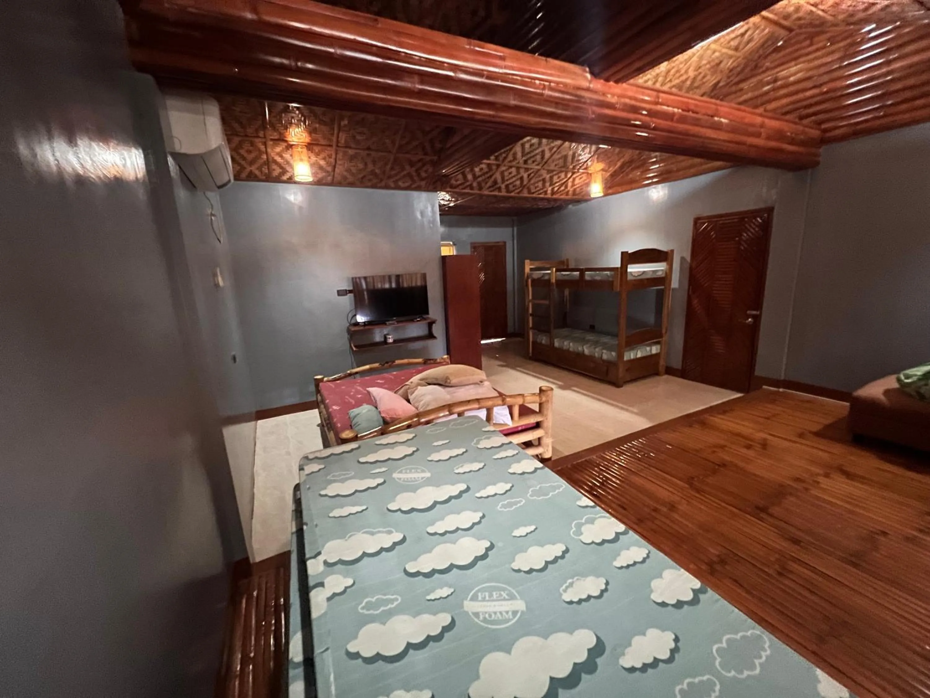 Bed in Gratum Beach Resort