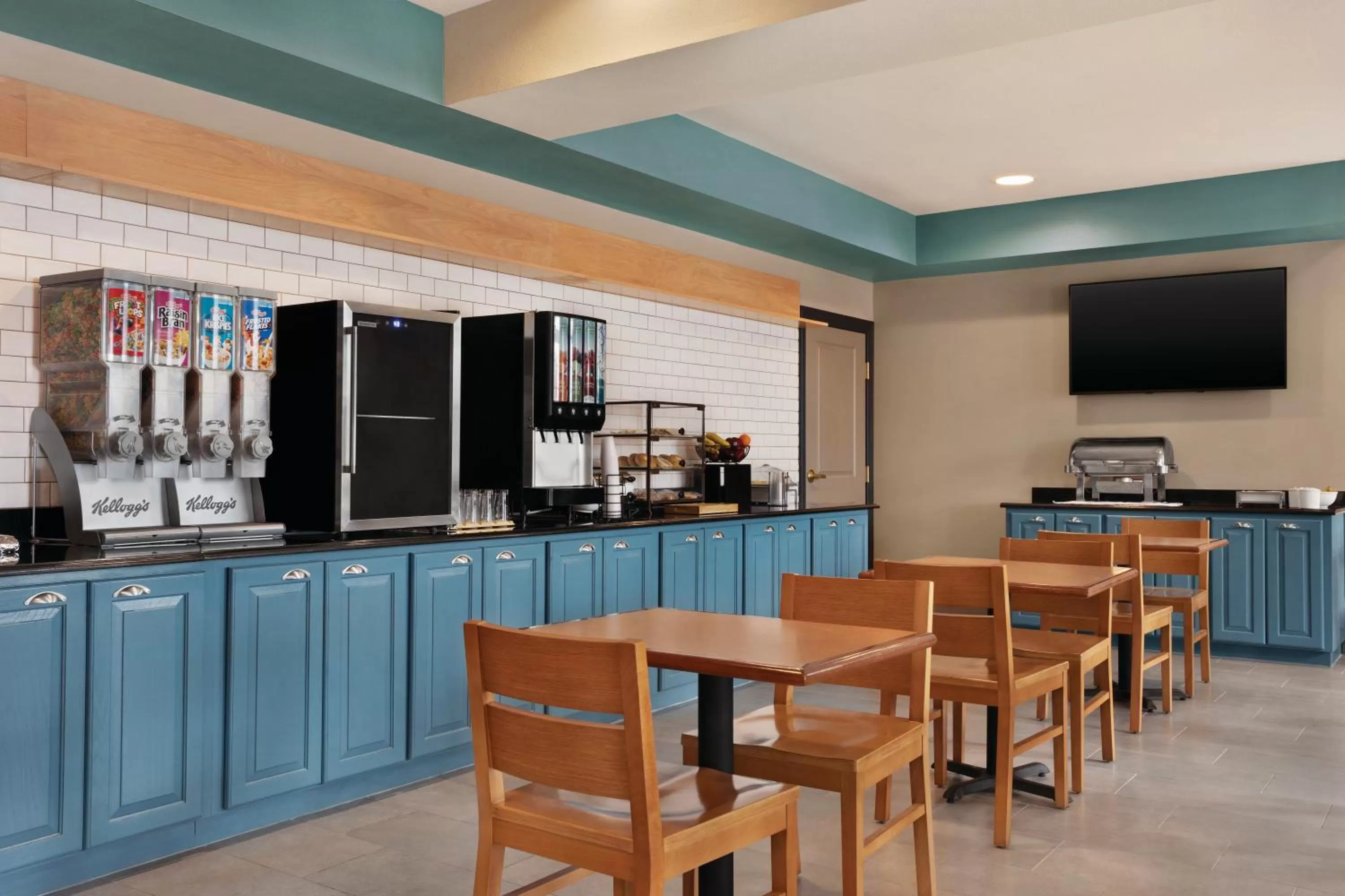 Breakfast in Country Inn & Suites by Radisson, Bowling Green, KY