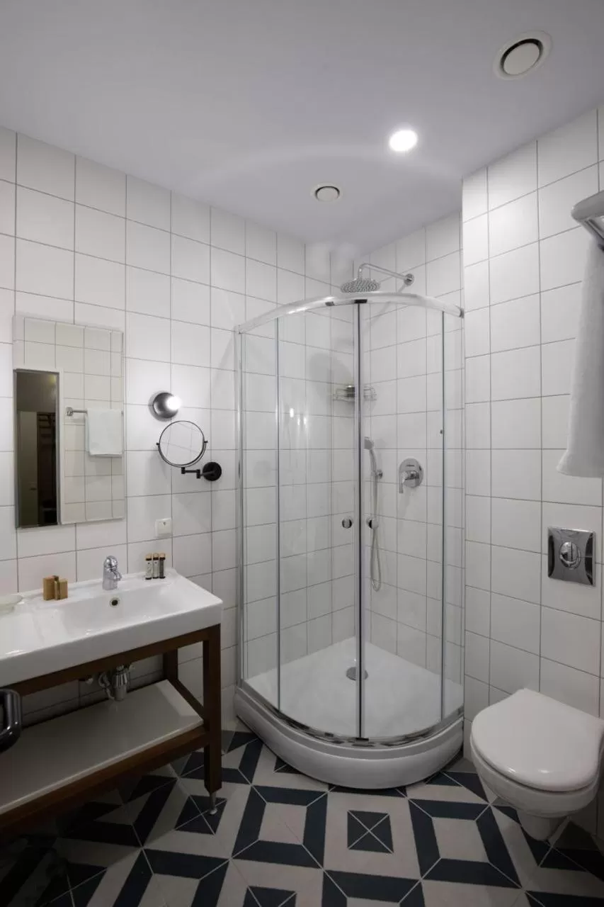 Bathroom in Four Rooms City