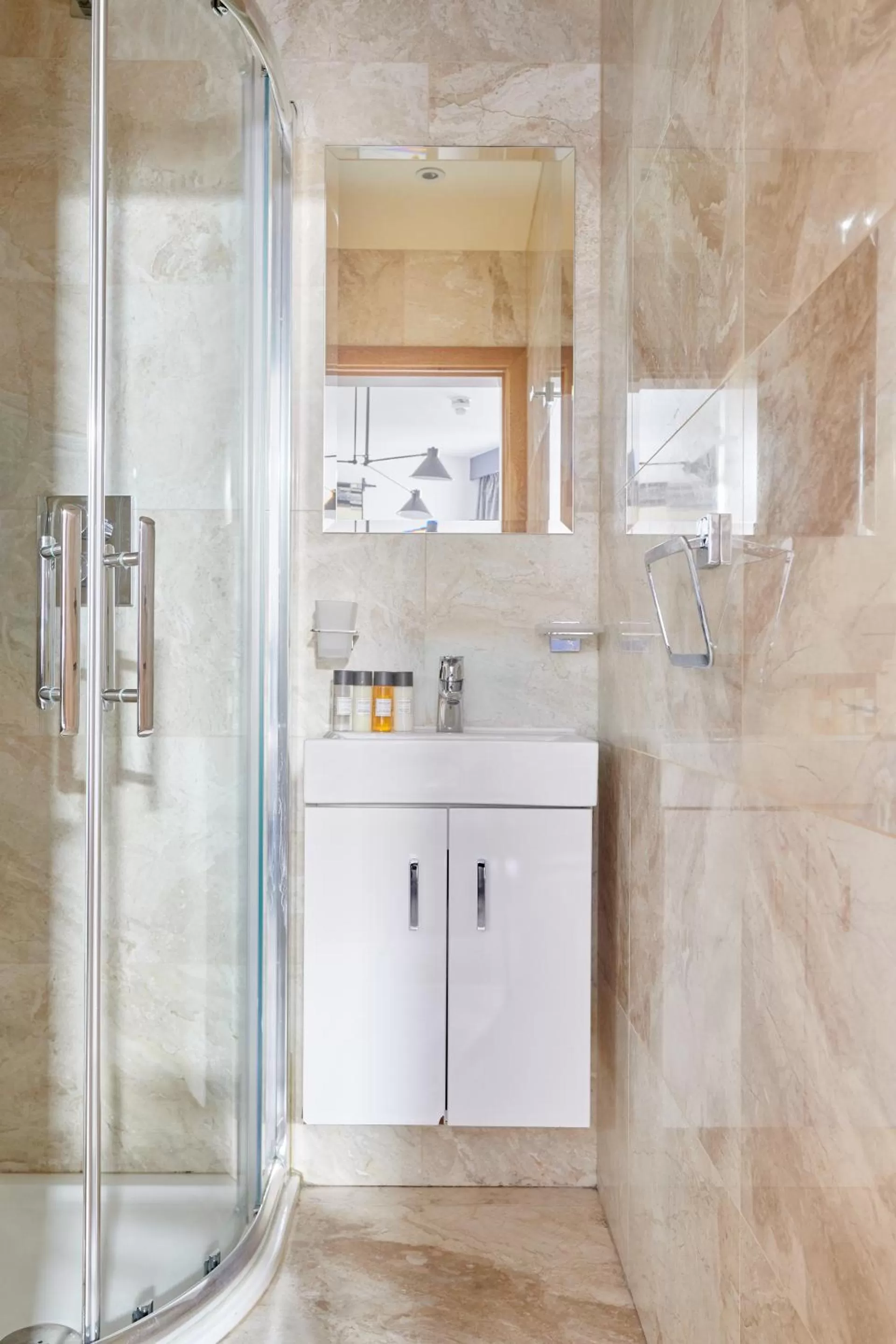 Kitchen/Kitchenette in Sonder Edgware Road