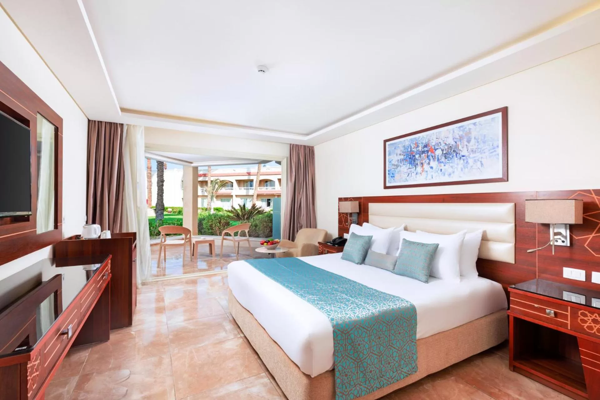 Bedroom, Bed in Beach Albatros Aqua Park - Hurghada