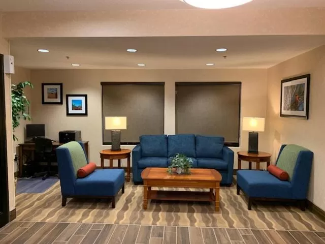 Seating area in Inn at Clinton