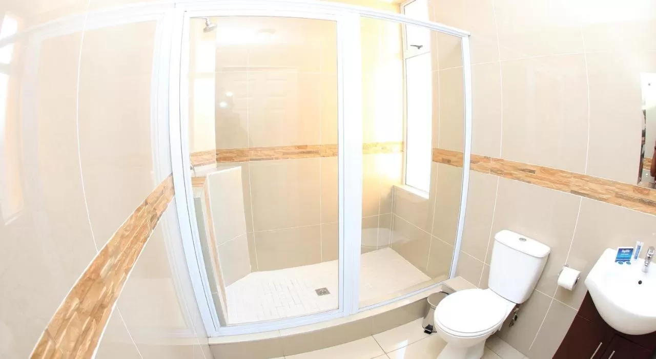 Shower in Bayside Hotel & Self Catering 110 West Street