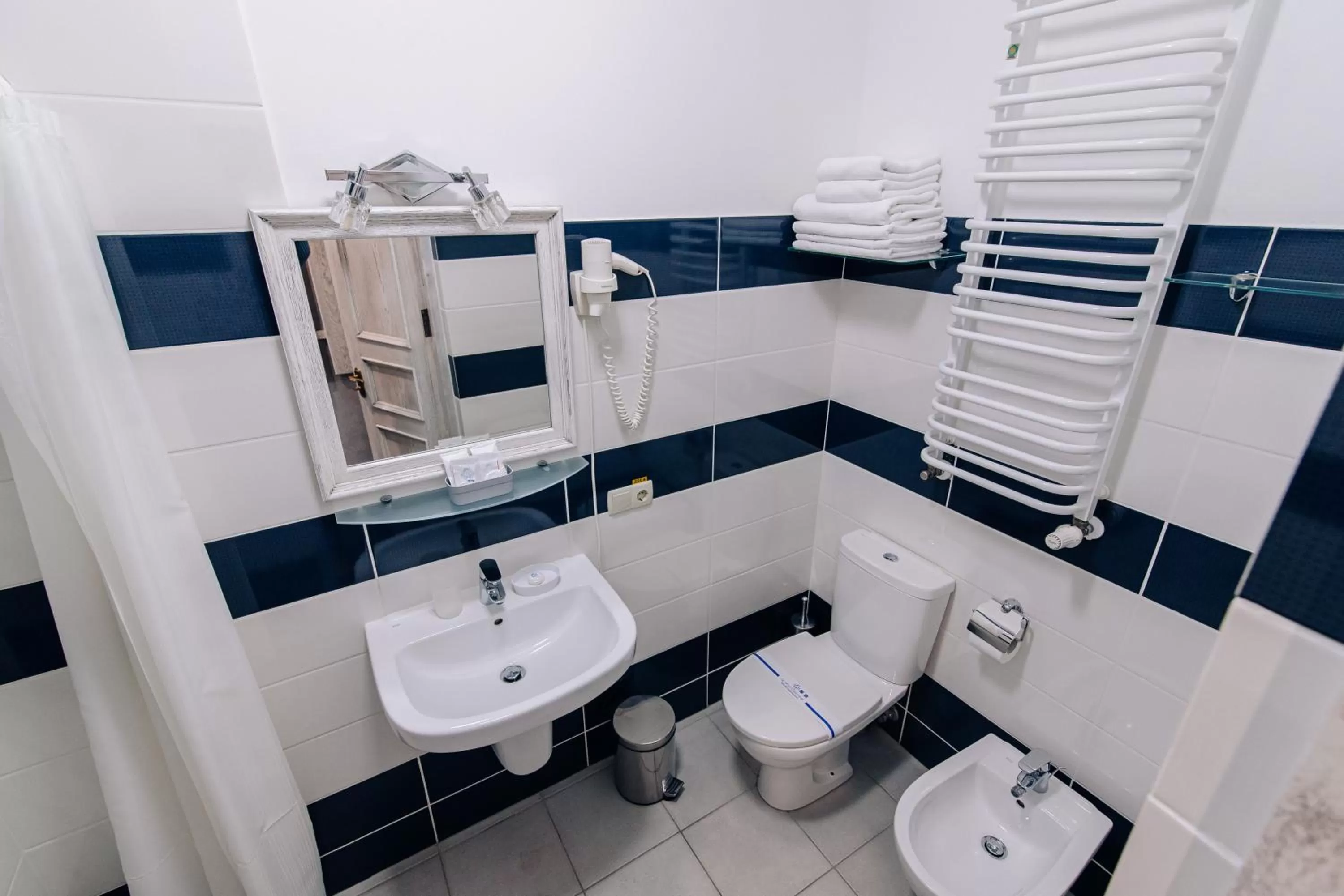 Bathroom in Gold Georg Palace Hotel