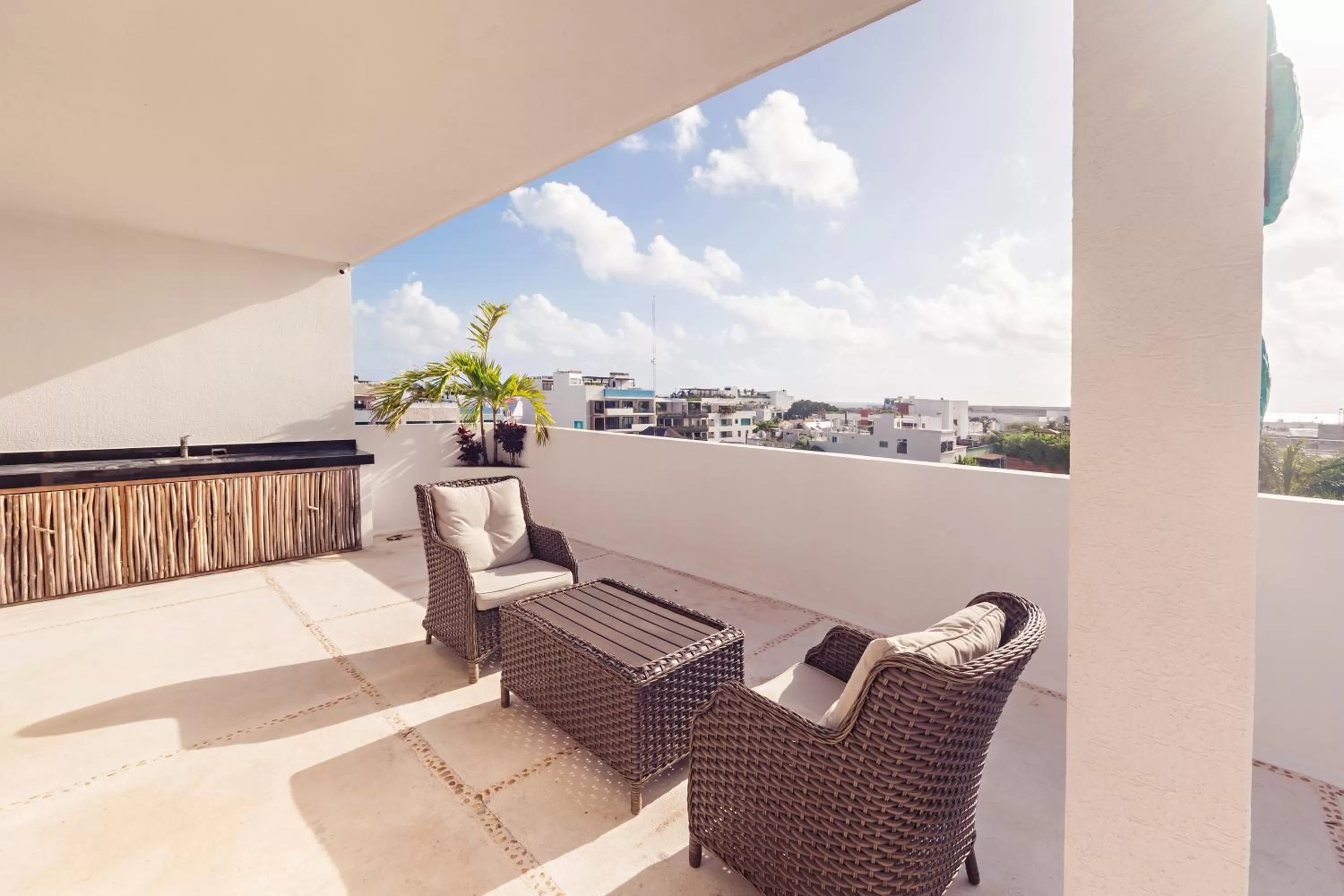 Balcony/Terrace in Mararena Family Apartments & Long Stay Living - Steps from 5th Avenue