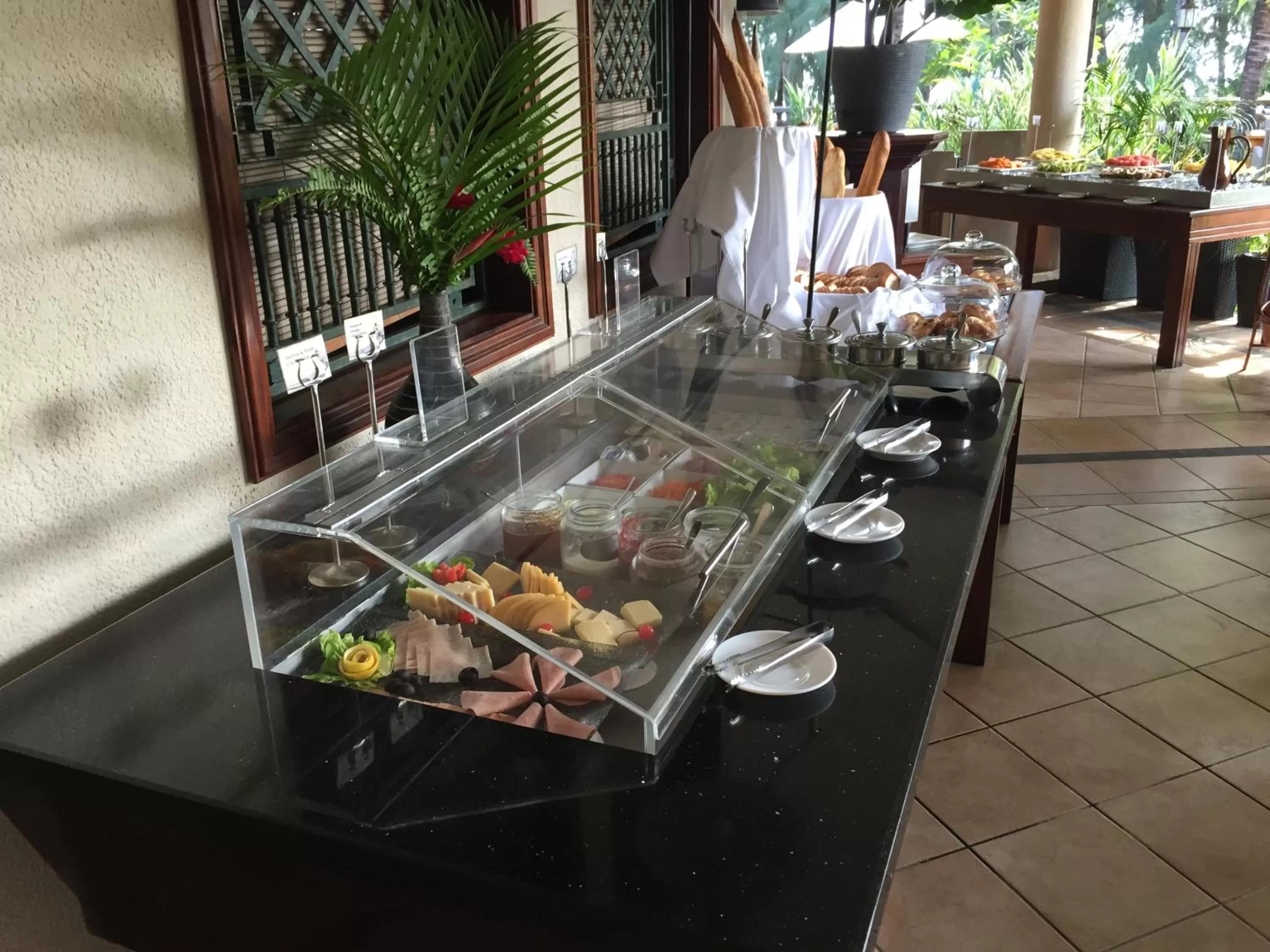 Restaurant/places to eat in Aanari Hotel & Spa- Mauritius