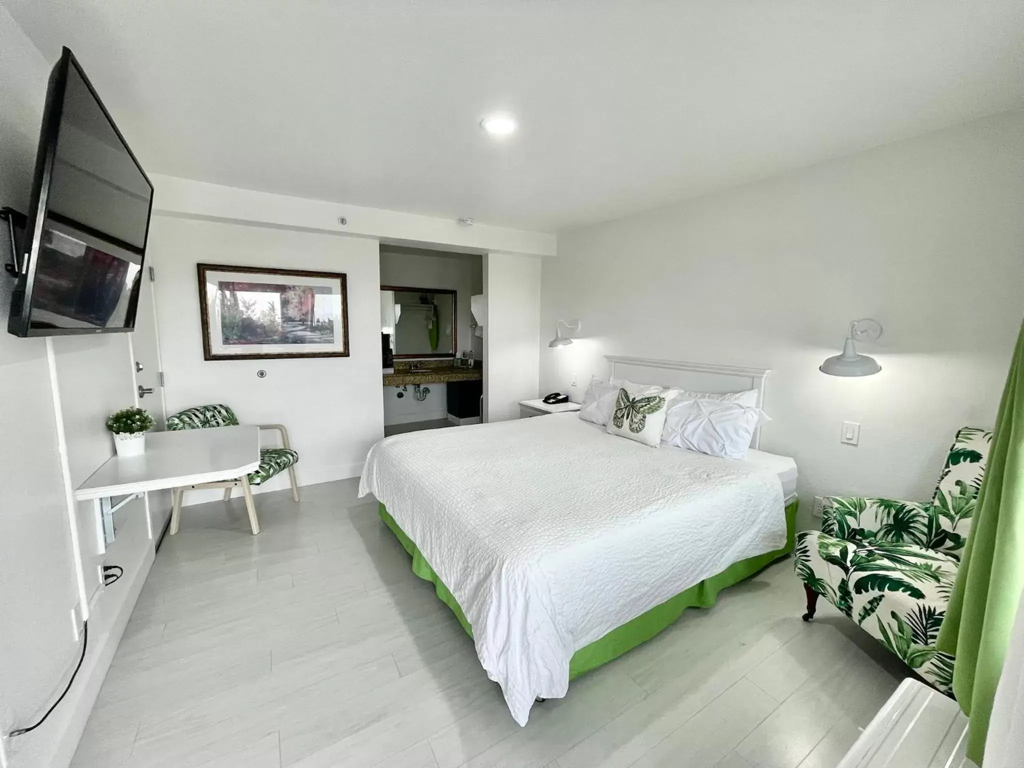 Deluxe Family Room in Loma Linda Inn Deluxe Family Room in Loma Linda Inn