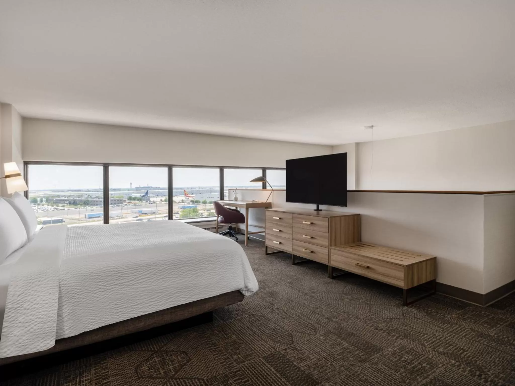 Photo of the whole room, Bed in Staybridge Suites Chicago O'Hare - Rosemont by IHG