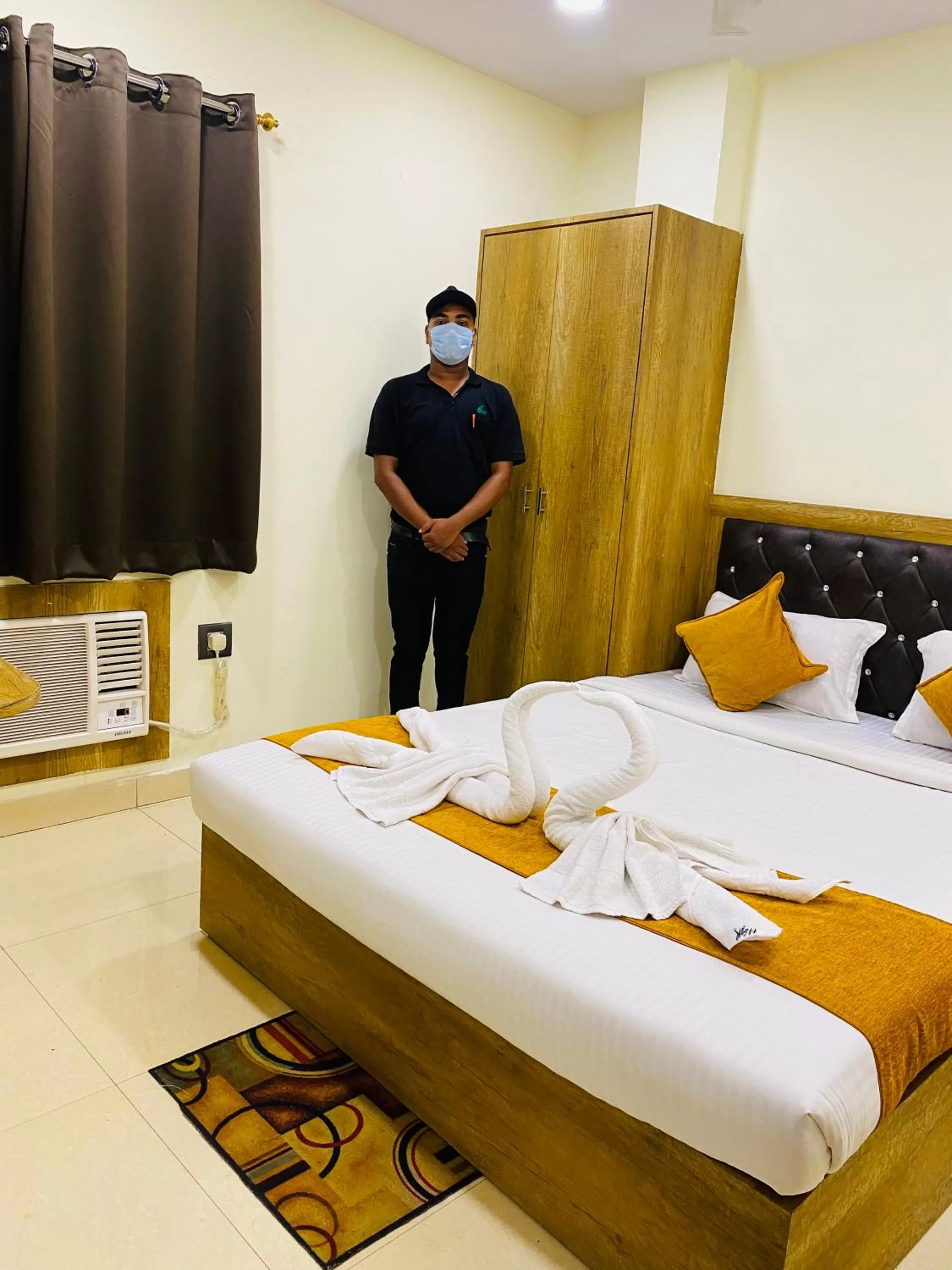 Staff, Bed in Hotel Grand Residency