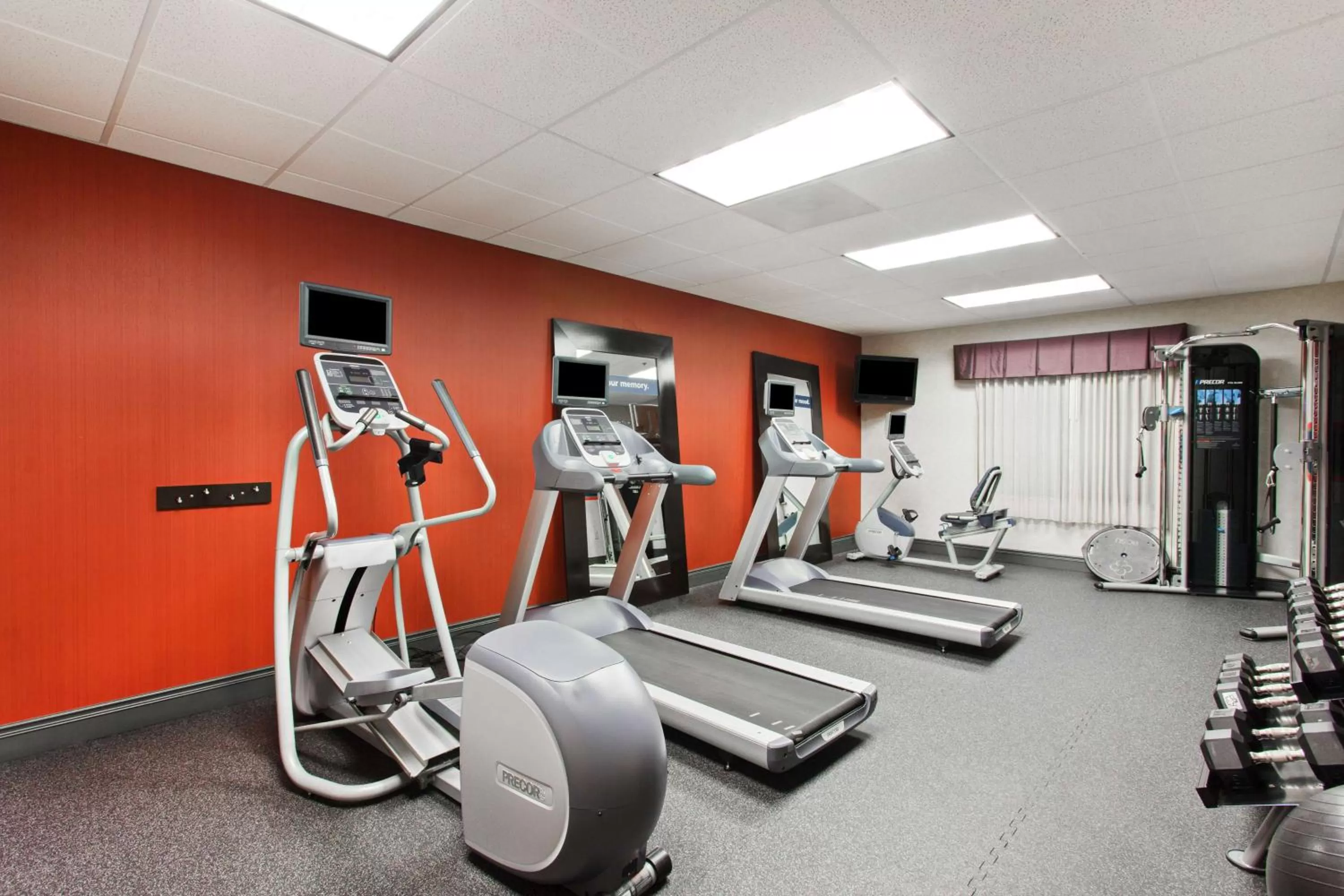 Fitness centre/facilities in Hampton Inn & Suites Oakland Airport-Alameda