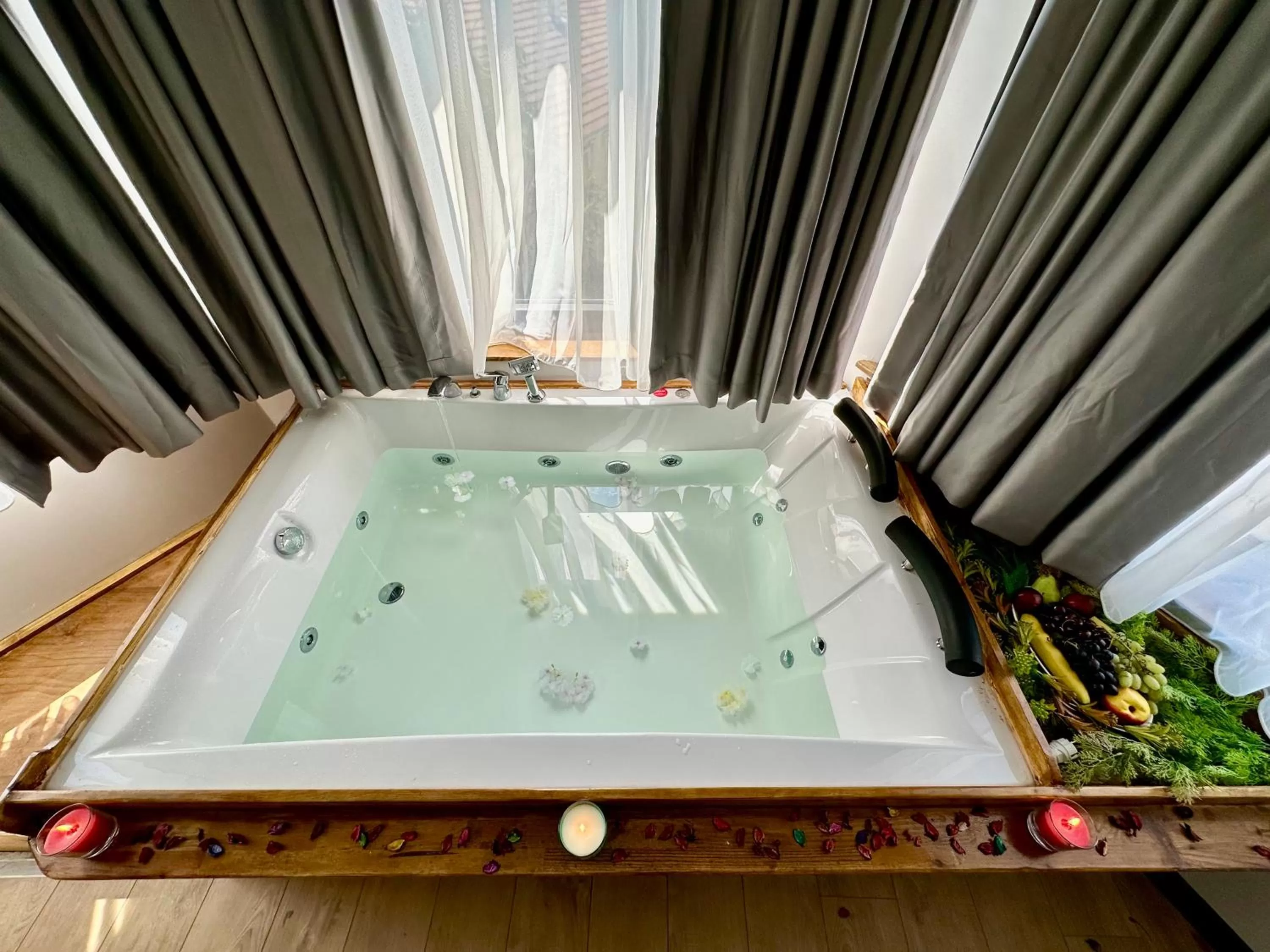 Hot Tub in Newalla Hotel Old City