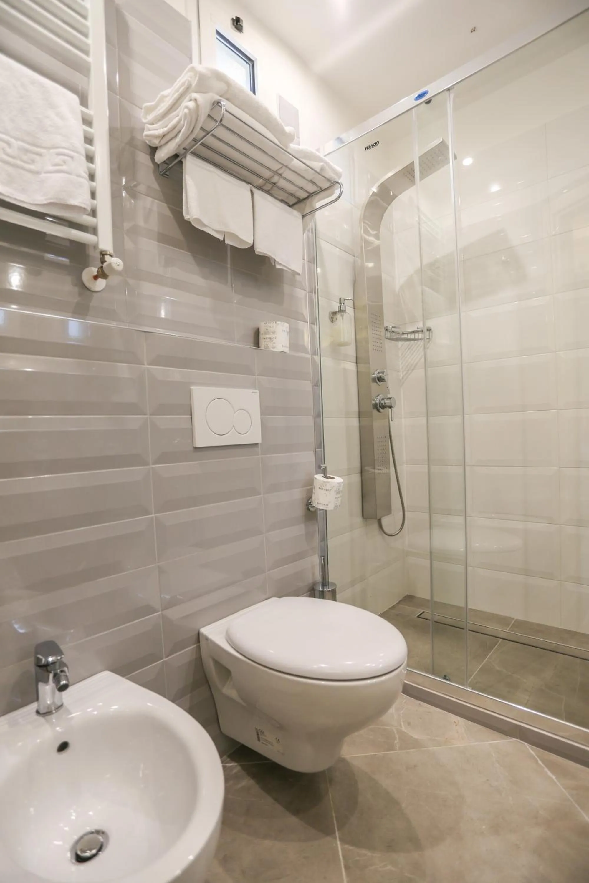 Bathroom in Hotel Gallia Palace