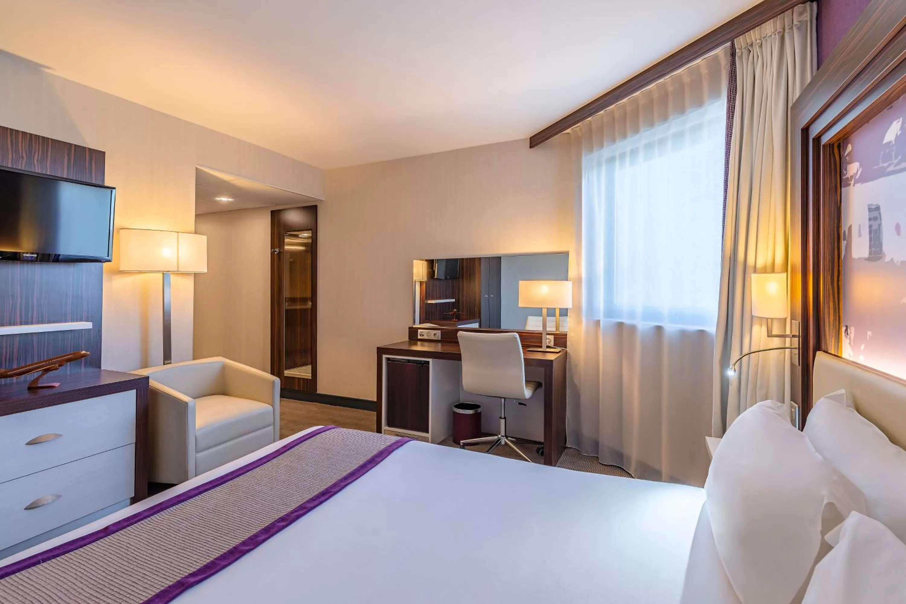 Facility for disabled guests, Bed in Holiday Inn Toulouse Airport by IHG