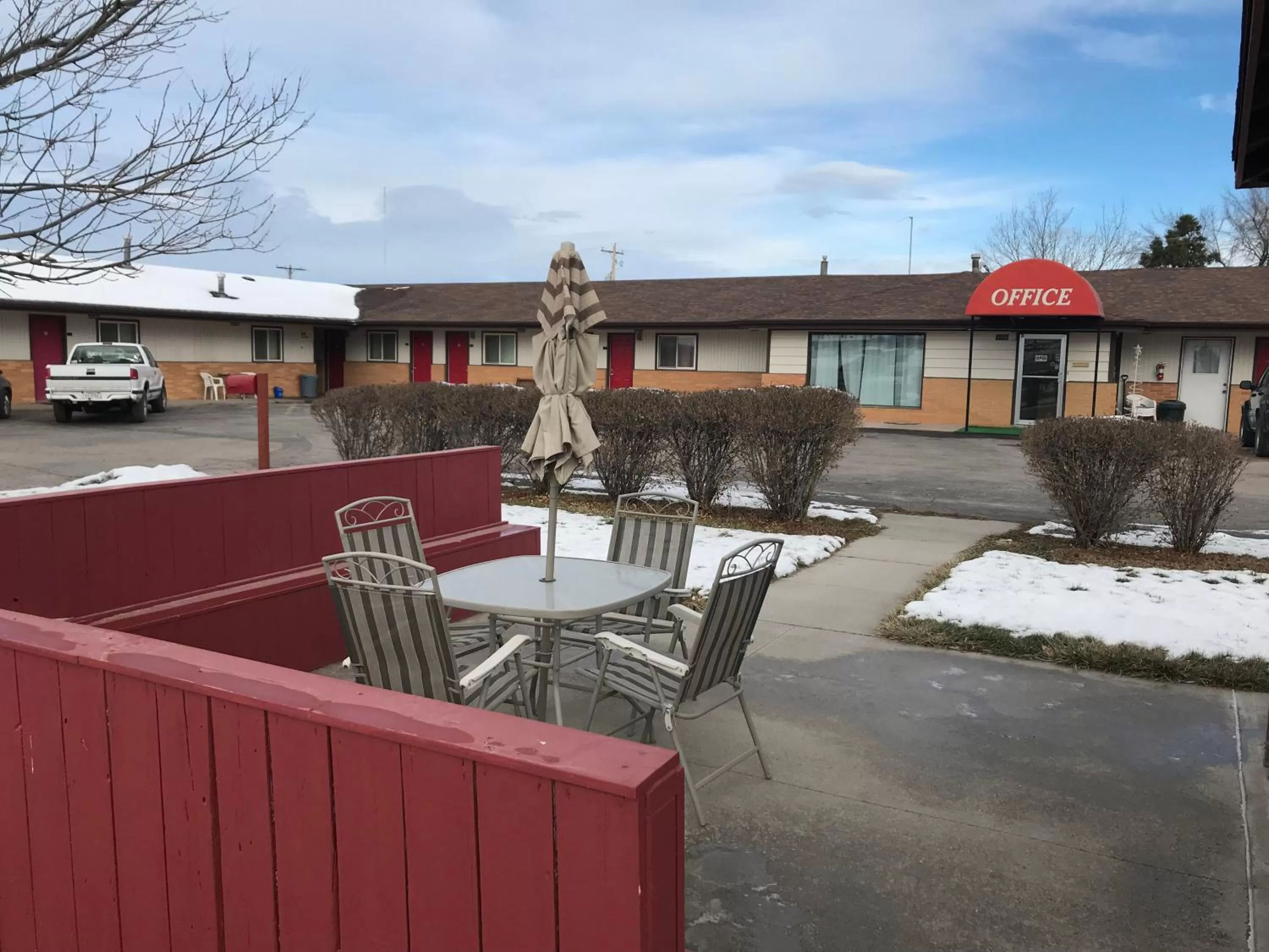 Property building in Motel Grand