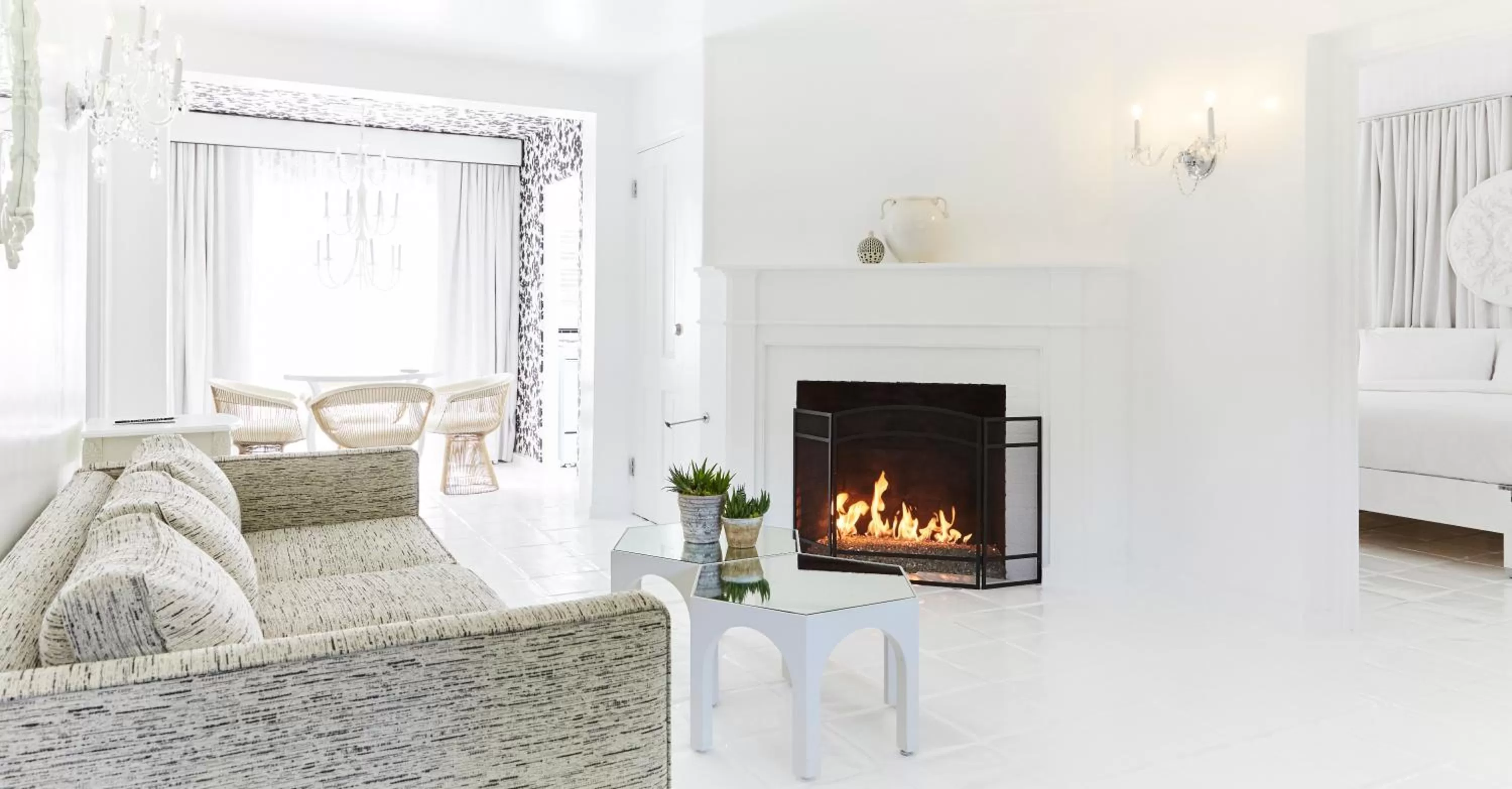 Living room, Bed in Avalon Hotel & Bungalows Palm Springs, a Member of Design Hotels