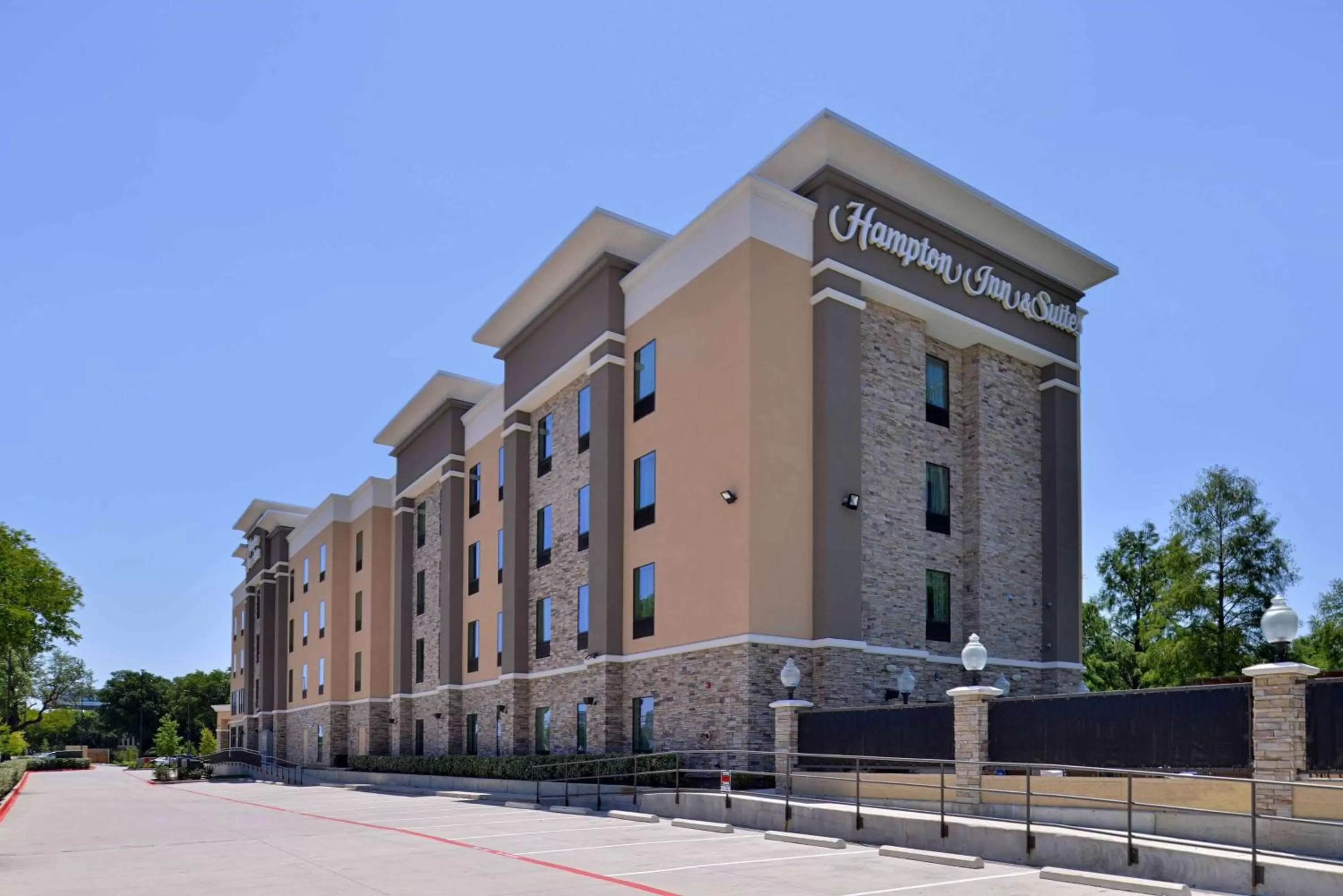 Property building in Hampton Inn & Suites Dallas Market Center