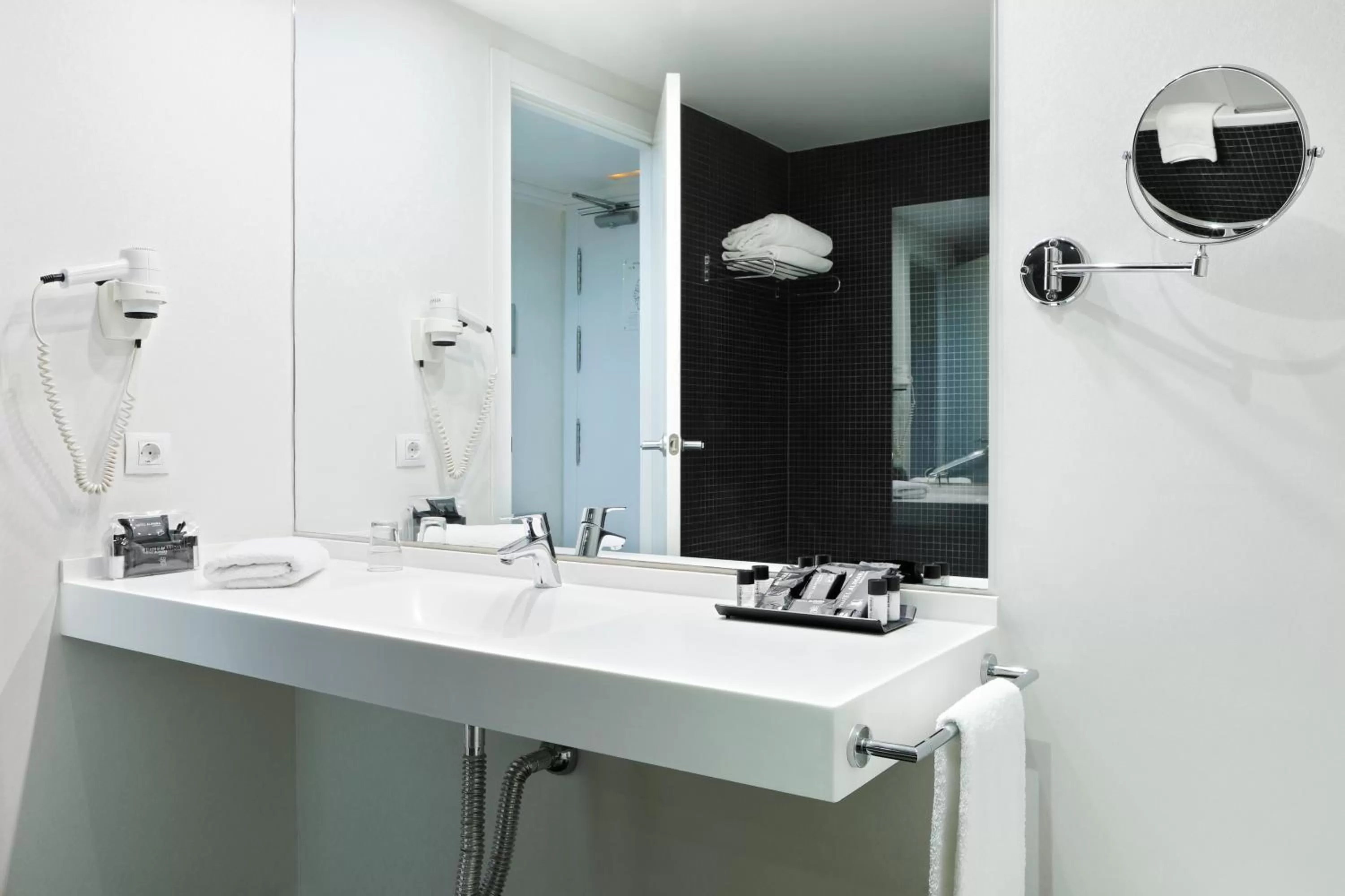 Bathroom in Hotel Alimara