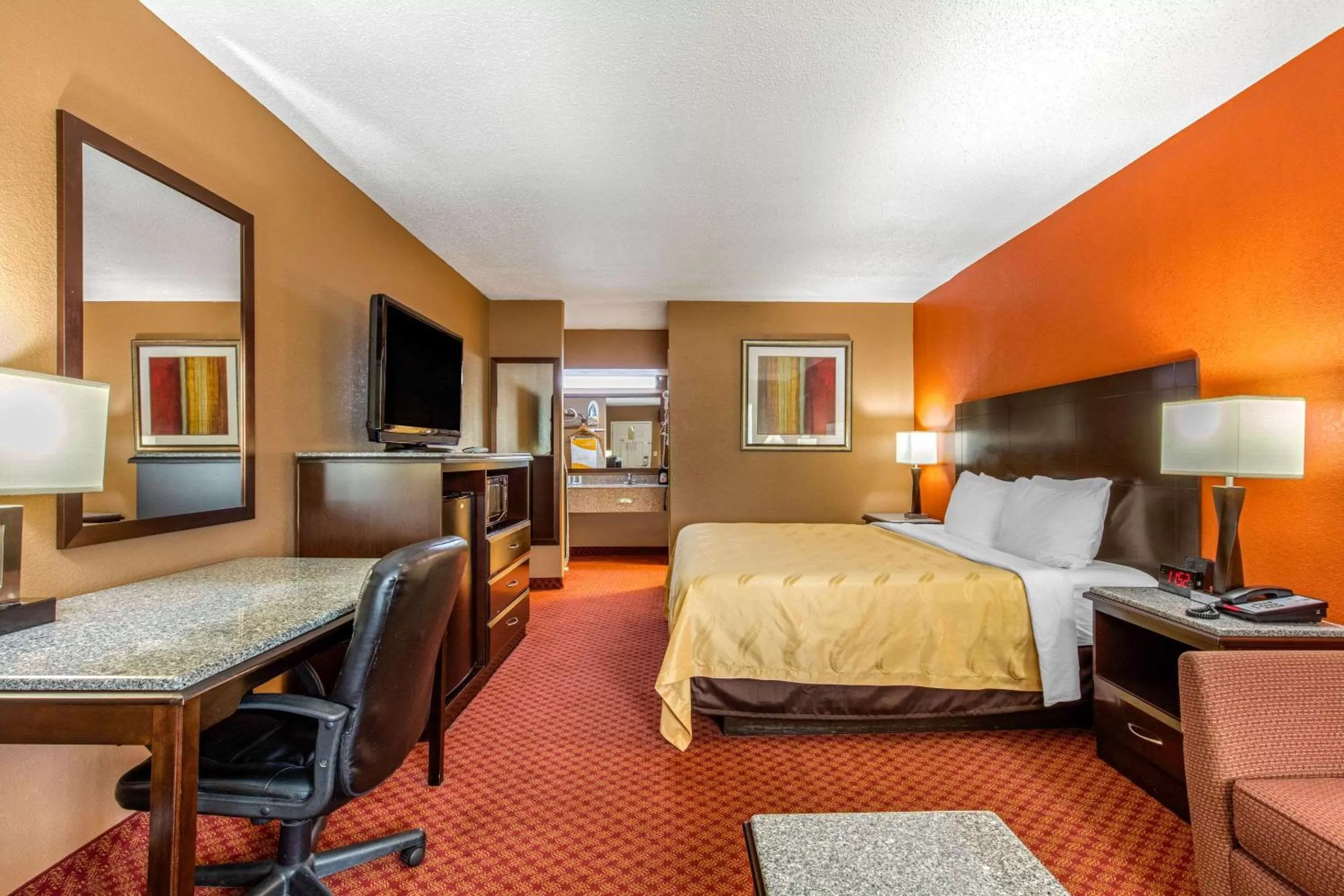 Photo of the whole room, Bed in Quality Inn Kingston Springs