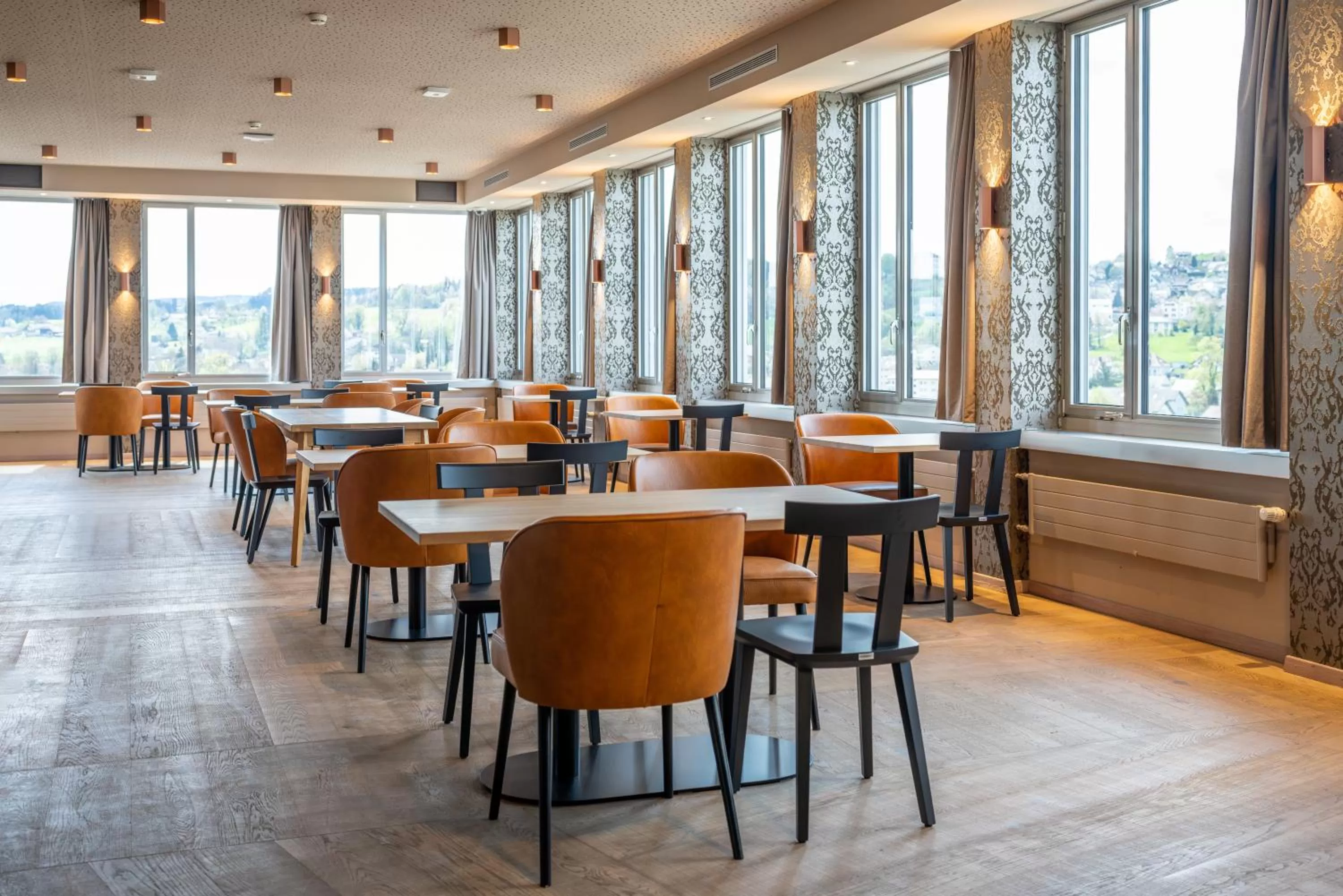 Restaurant/places to eat in b-smart hotel Menziken