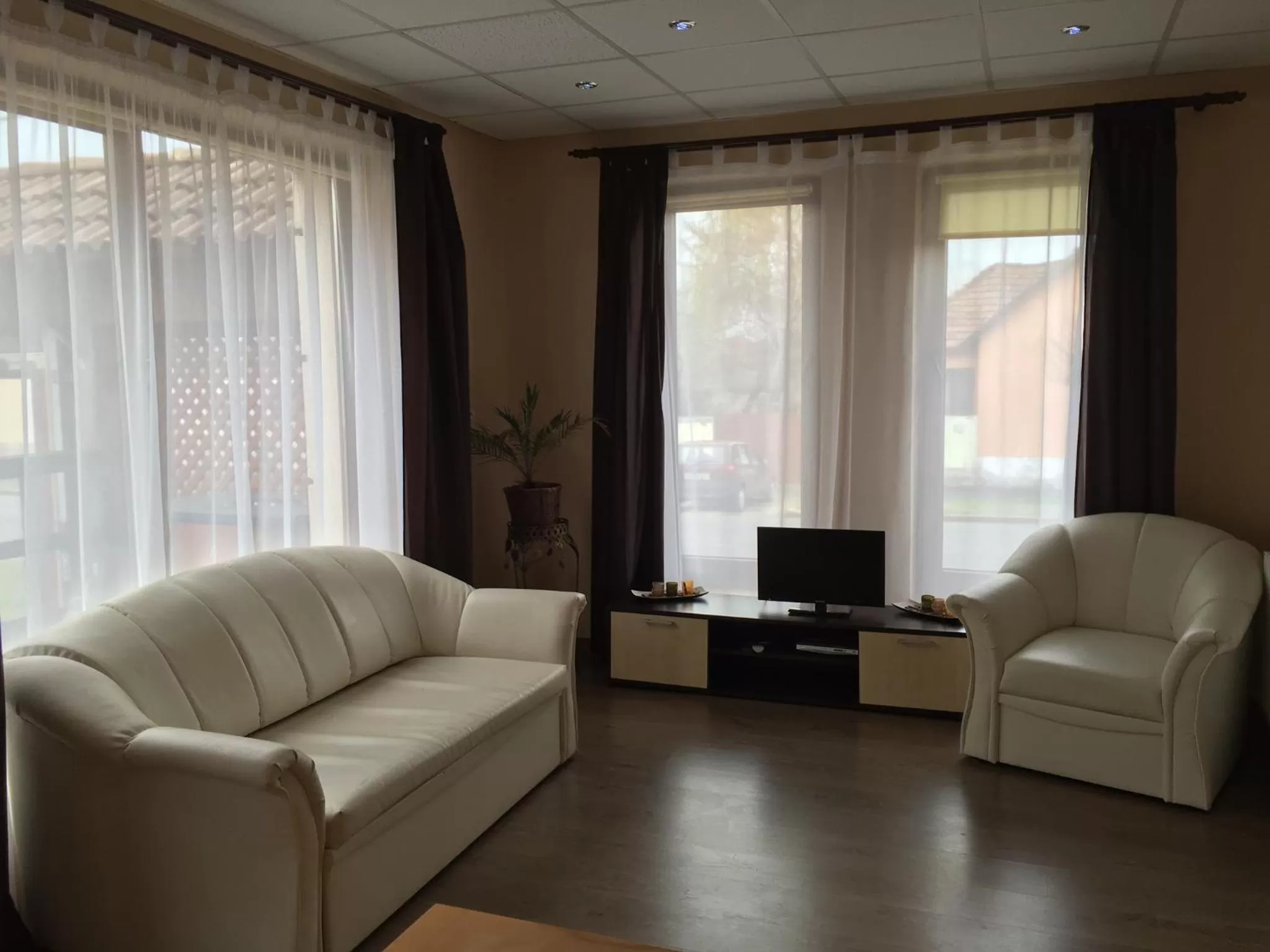 Living room, Lounge/Bar in Abszolút Hotel és Panzió