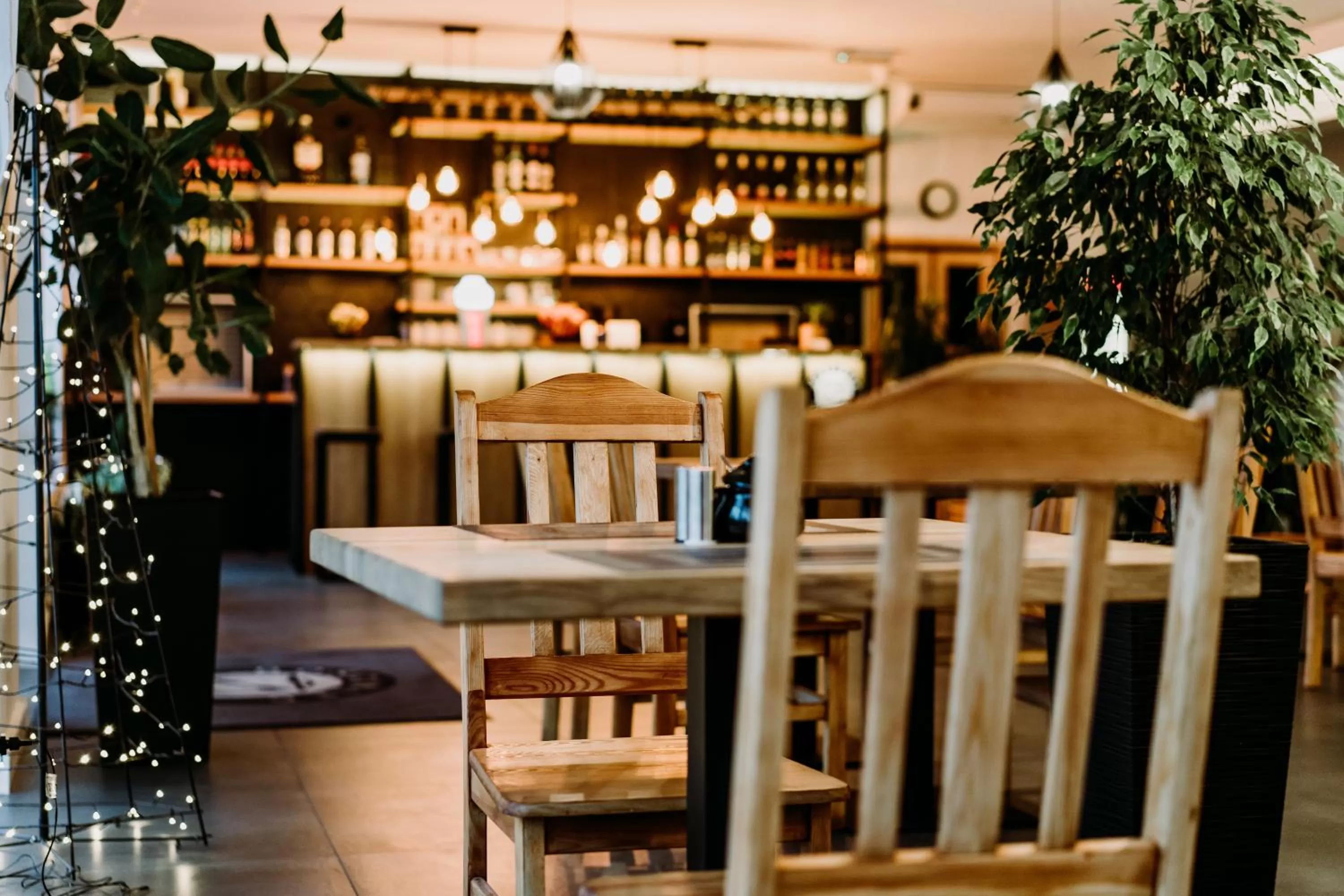 Restaurant/places to eat in GOŚCINIEC ZACISZE - pokoje & restauracja blisko A2 Dąbie - Uniejów