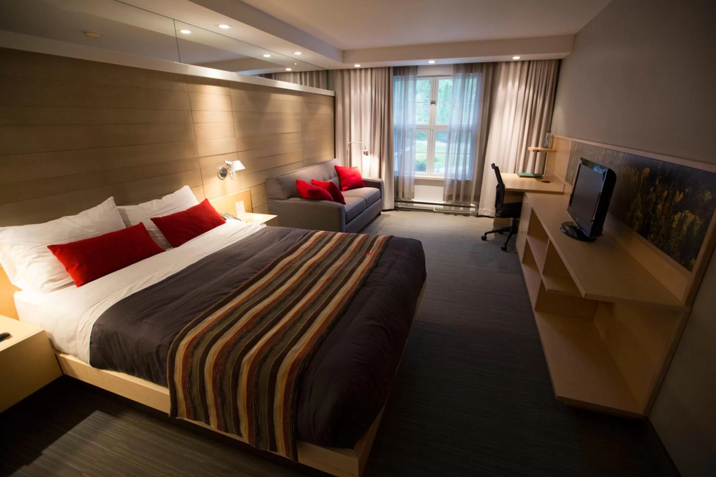 Bedroom, Bed in Gîte du Mont-Albert - Sepaq