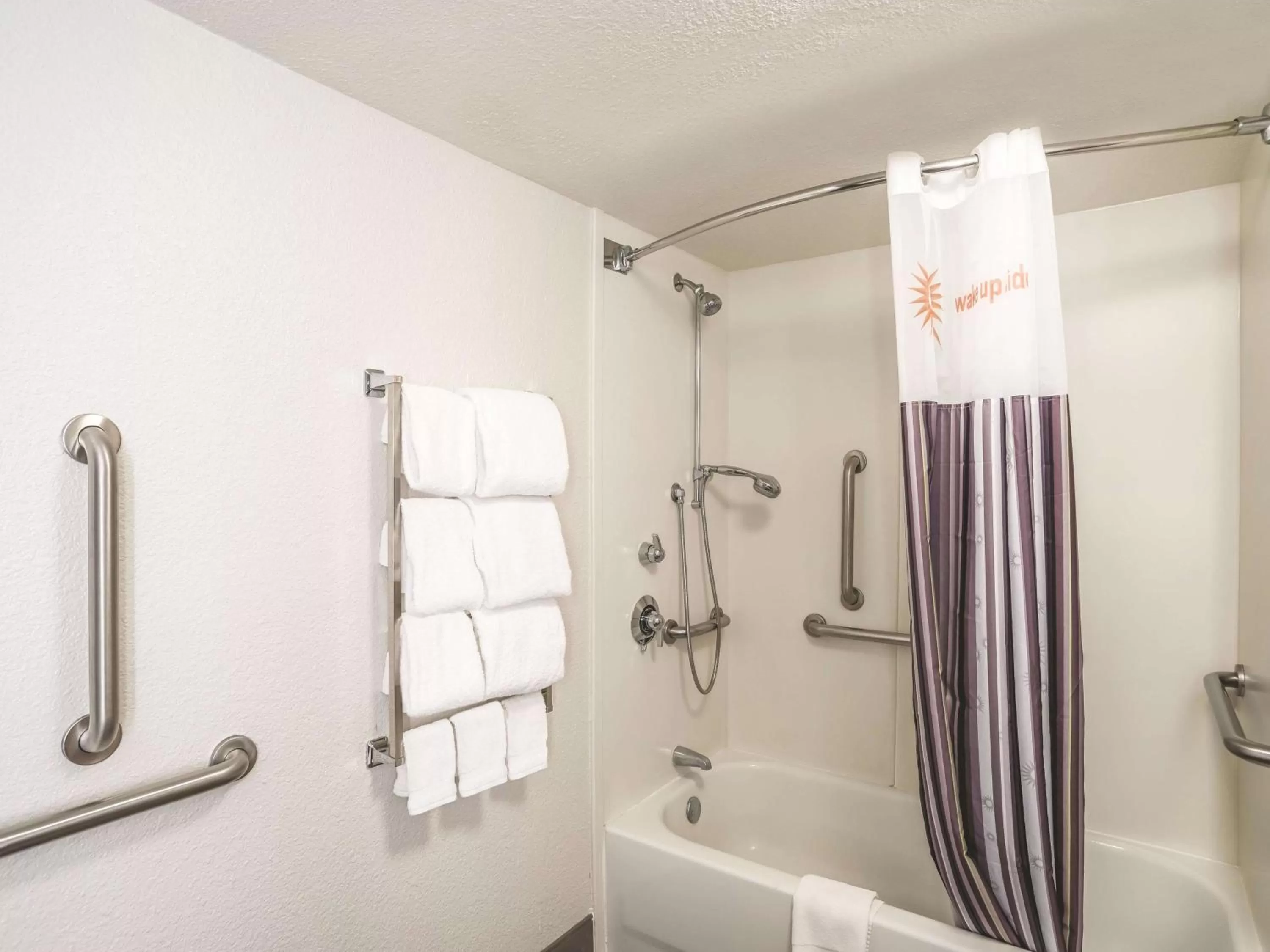 Photo of the whole room in La Quinta by Wyndham Phoenix Chandler