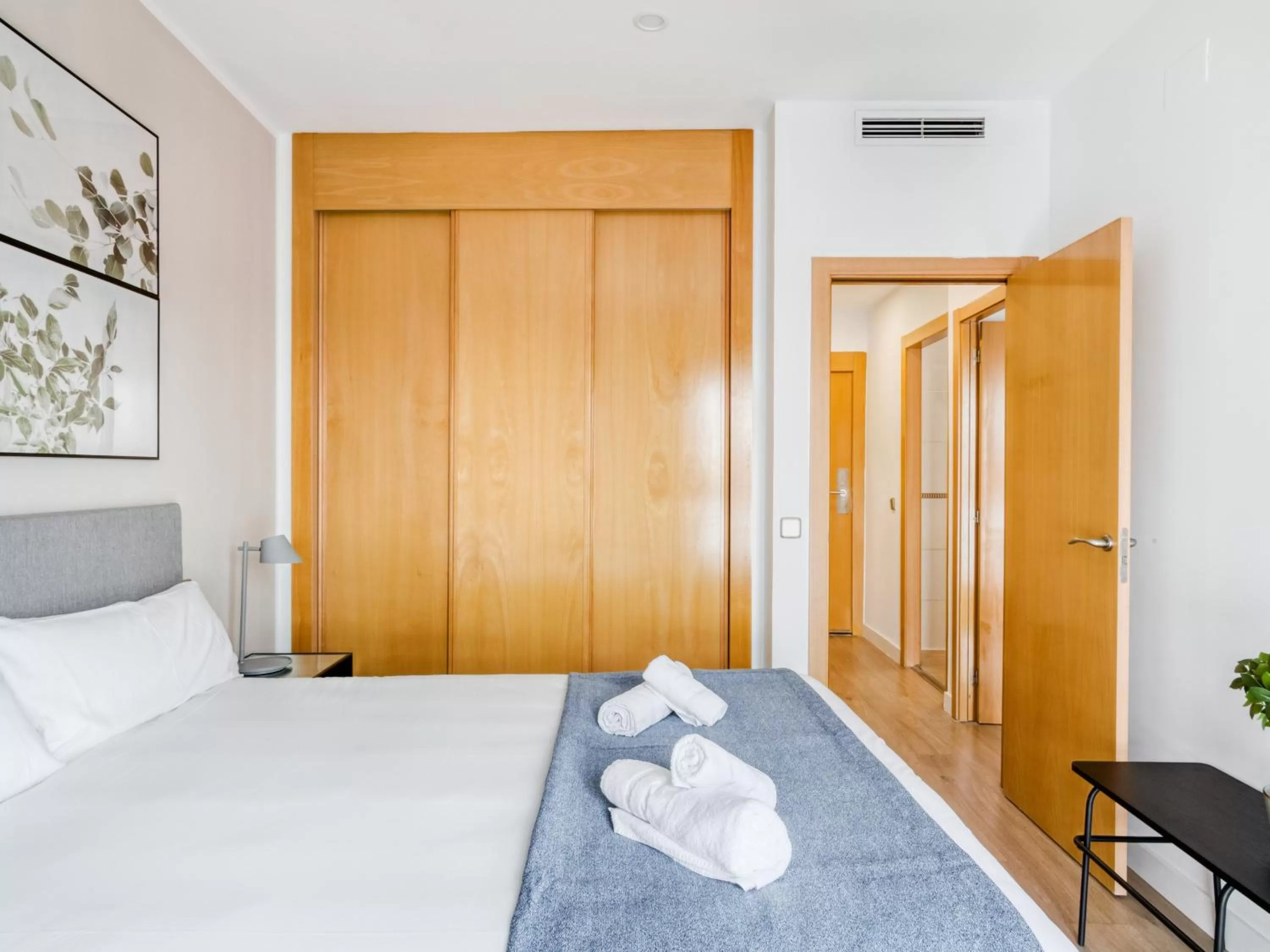 Bed in Limehome Madrid Calle de Don Ramón de la Cruz