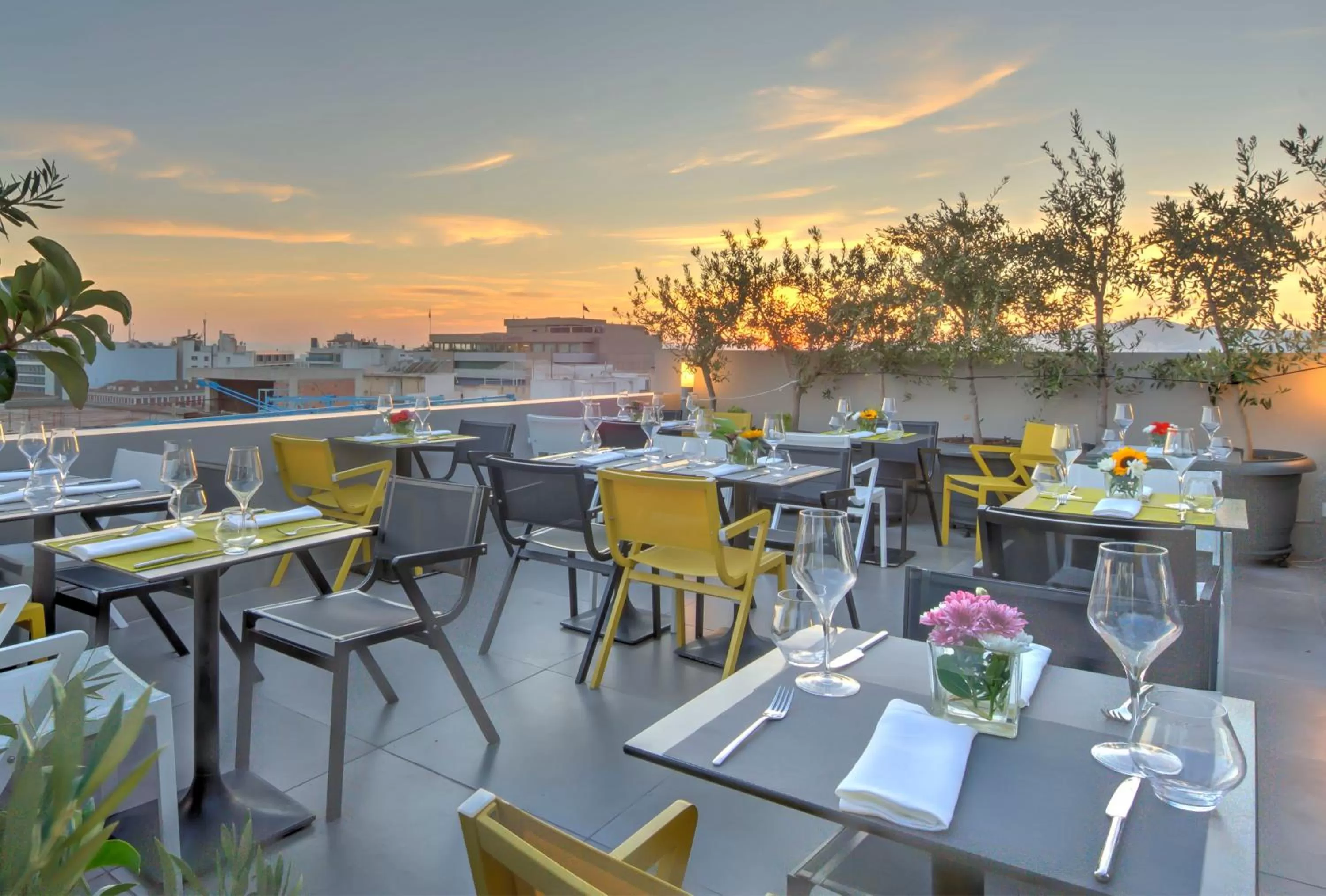 Restaurant/places to eat in Polis Grand Hotel